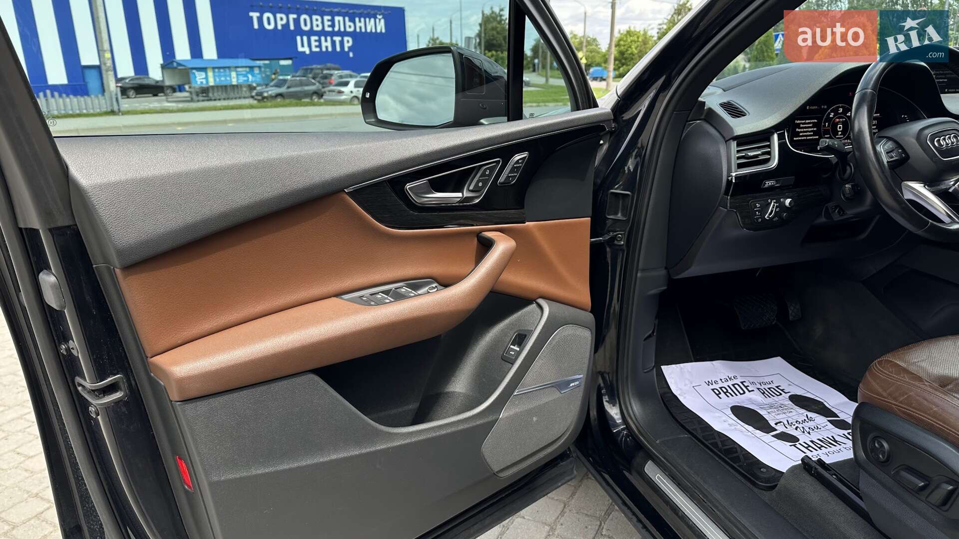 Audi Q7 2016 VIN WA1VAAF71HD032743 фото оголошення 40 з 63