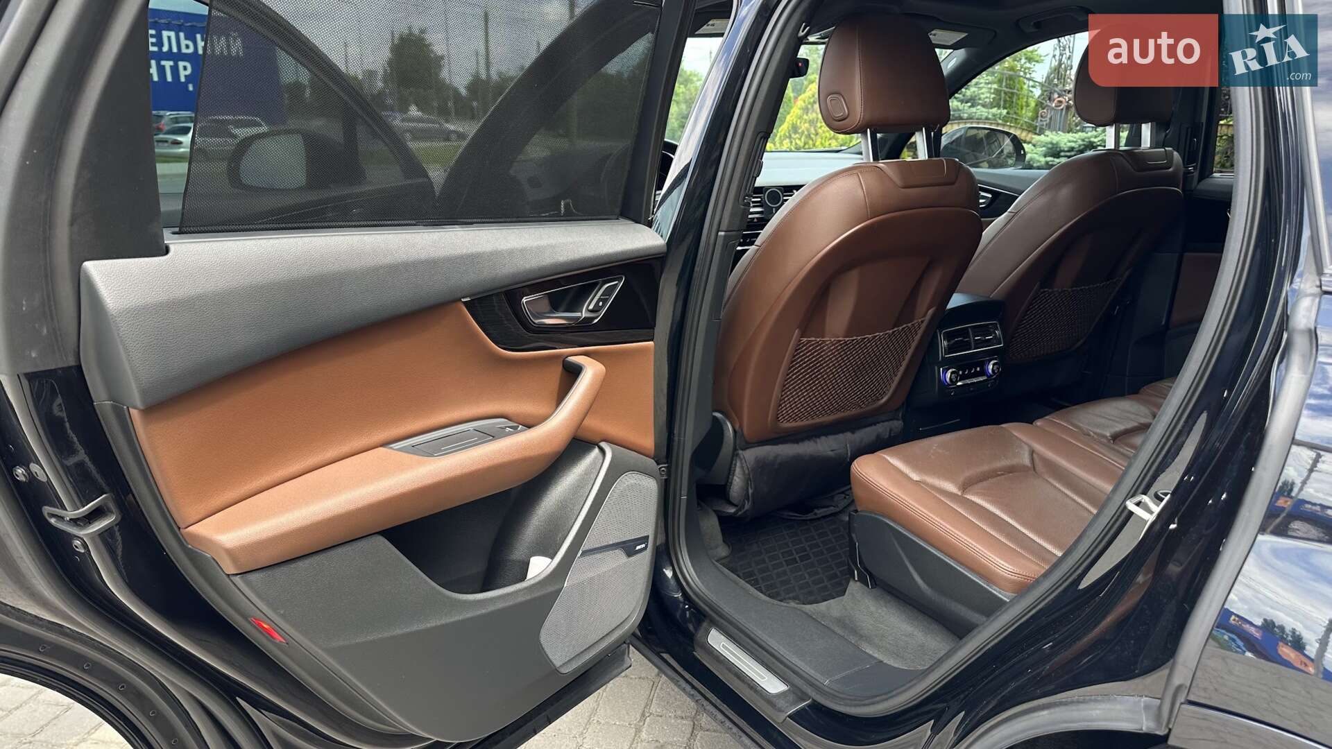 Audi Q7 2016 VIN WA1VAAF71HD032743 фото оголошення 44 з 63