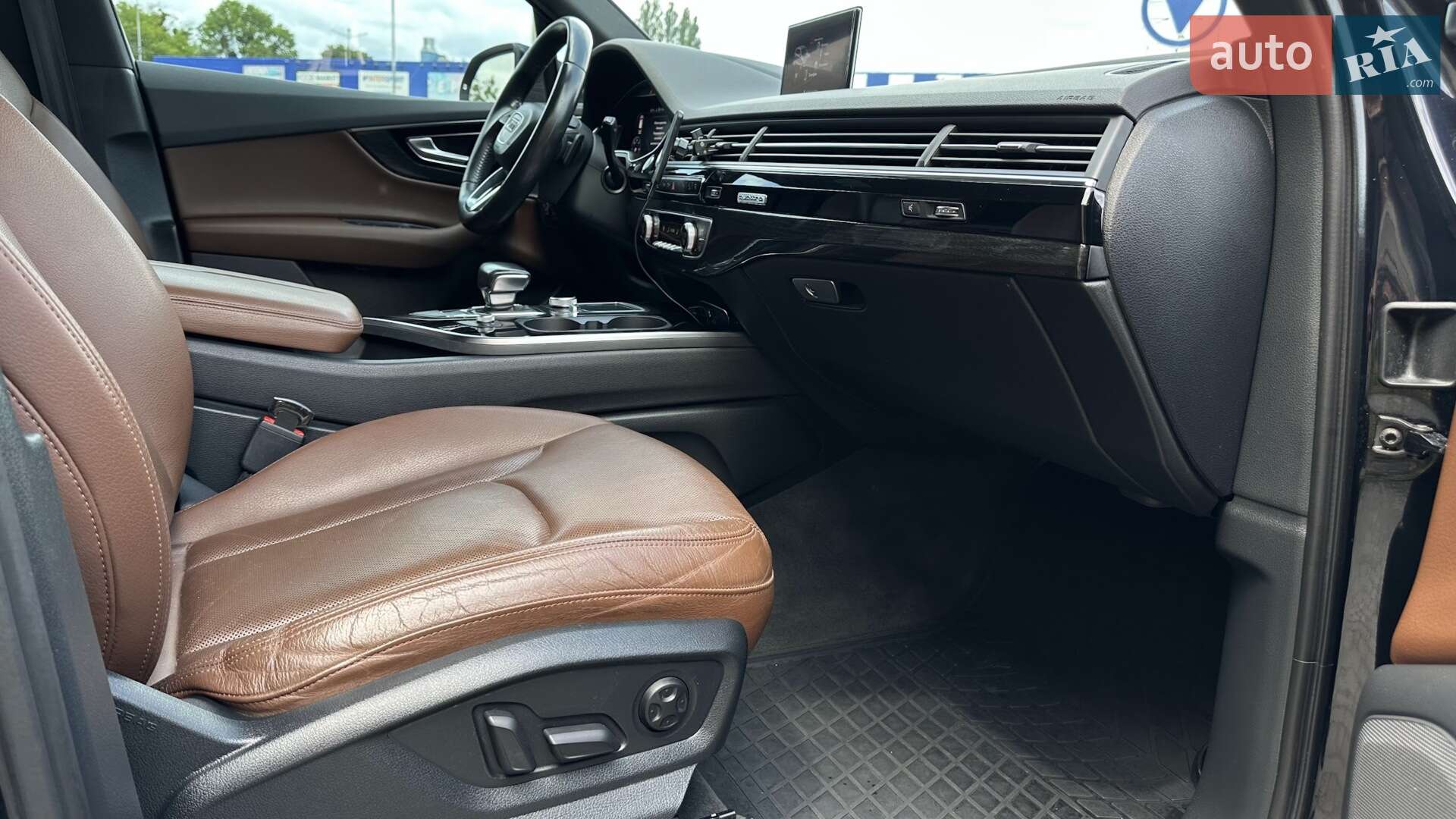 Audi Q7 2016 VIN WA1VAAF71HD032743 фото оголошення 51 з 63