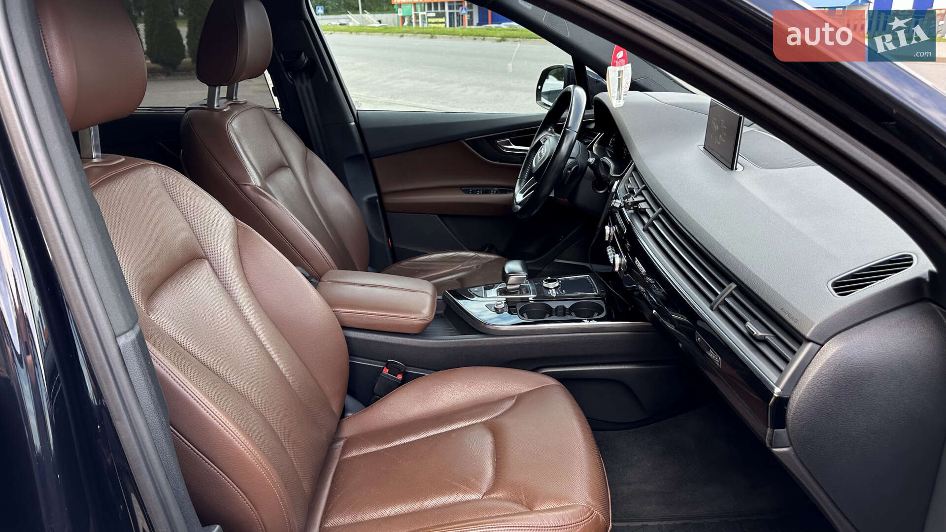 Audi Q7 2016 VIN WA1VAAF71HD032743 фото оголошення 55 з 63