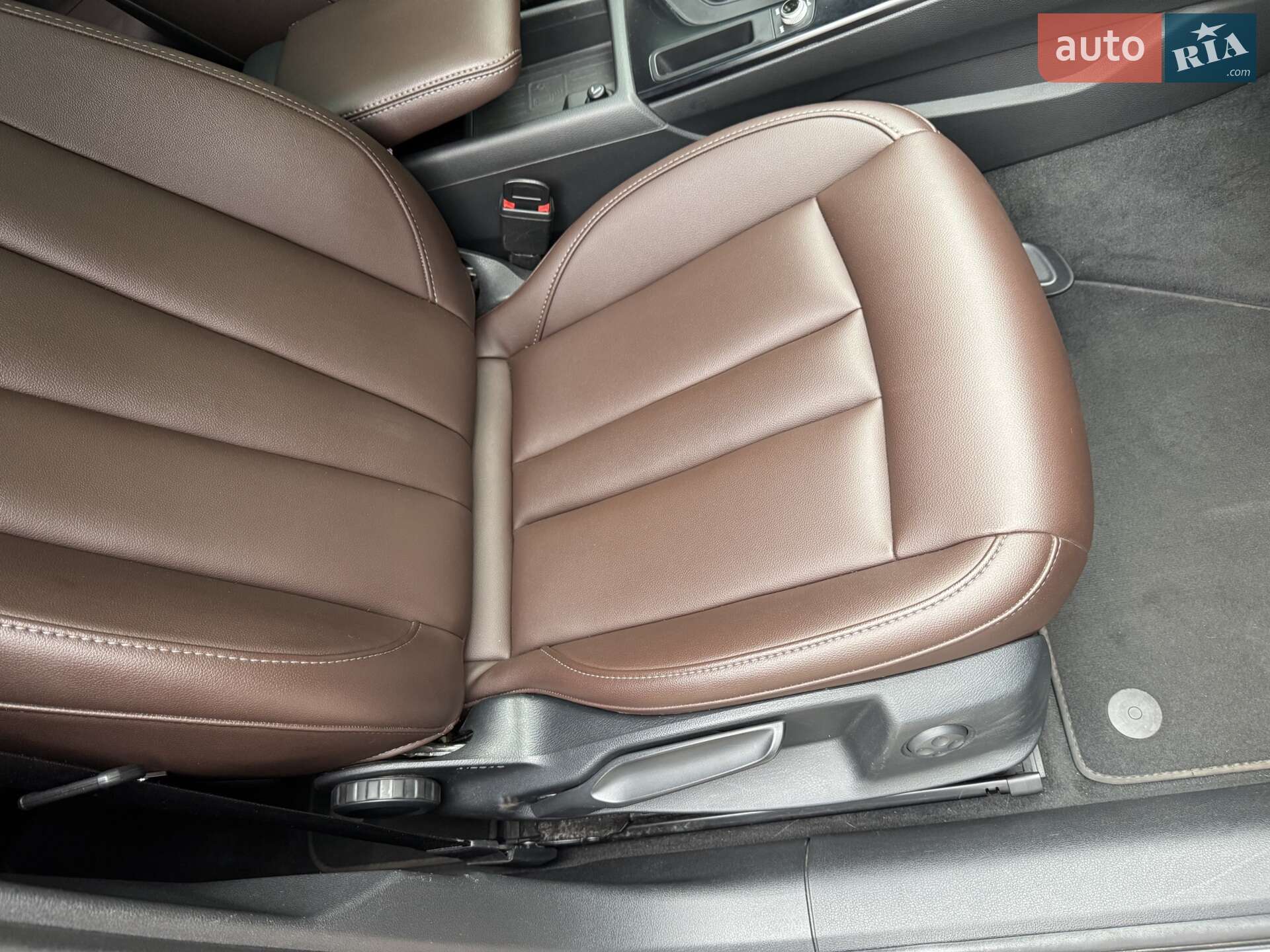 Audi A4 2016 VIN WAUZZZF42HA007949 фото оголошення 34 з 52