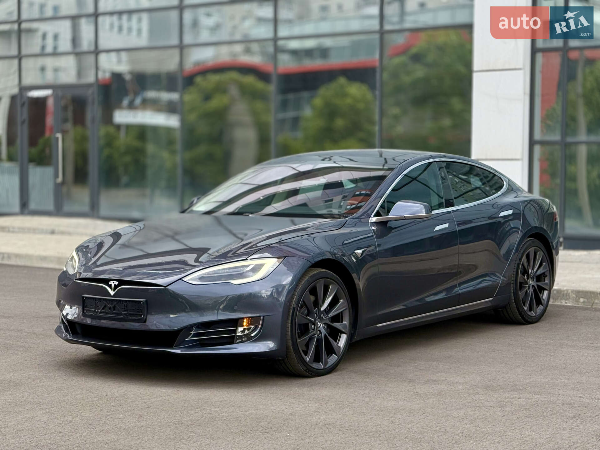 Tesla Model S 2018 VIN 5YJSA1E20JF292029 фото оголошення 4 з 19
