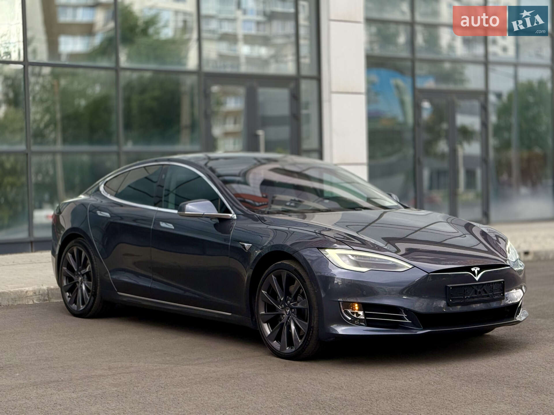 Tesla Model S 2018 VIN 5YJSA1E20JF292029 фото оголошення 5 з 19