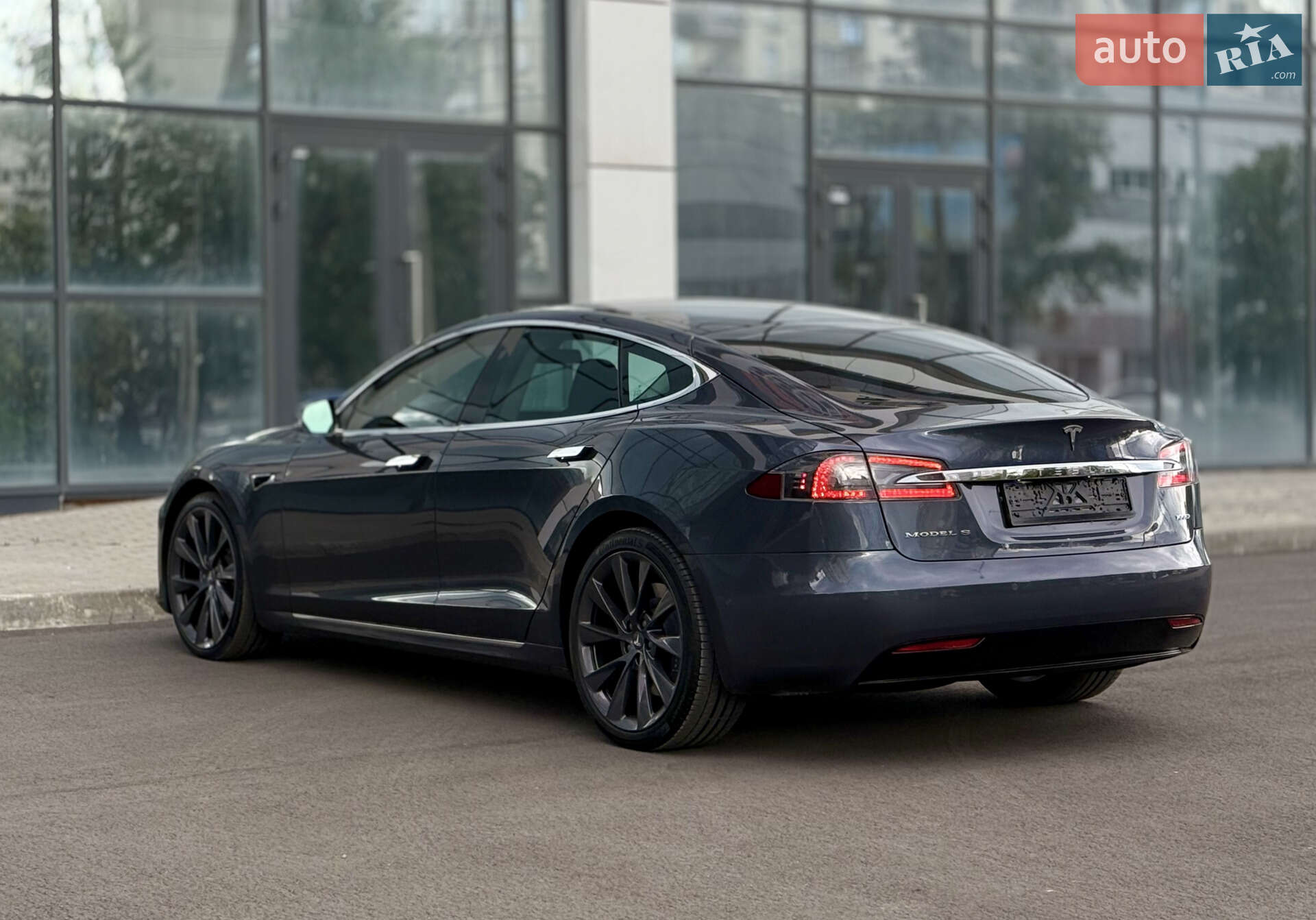 Tesla Model S 2018 VIN 5YJSA1E20JF292029 фото оголошення 6 з 19