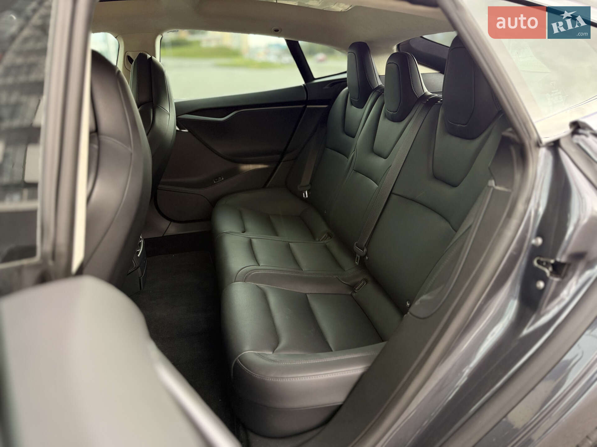 Tesla Model S 2018 VIN 5YJSA1E20JF292029 фото оголошення 11 з 19