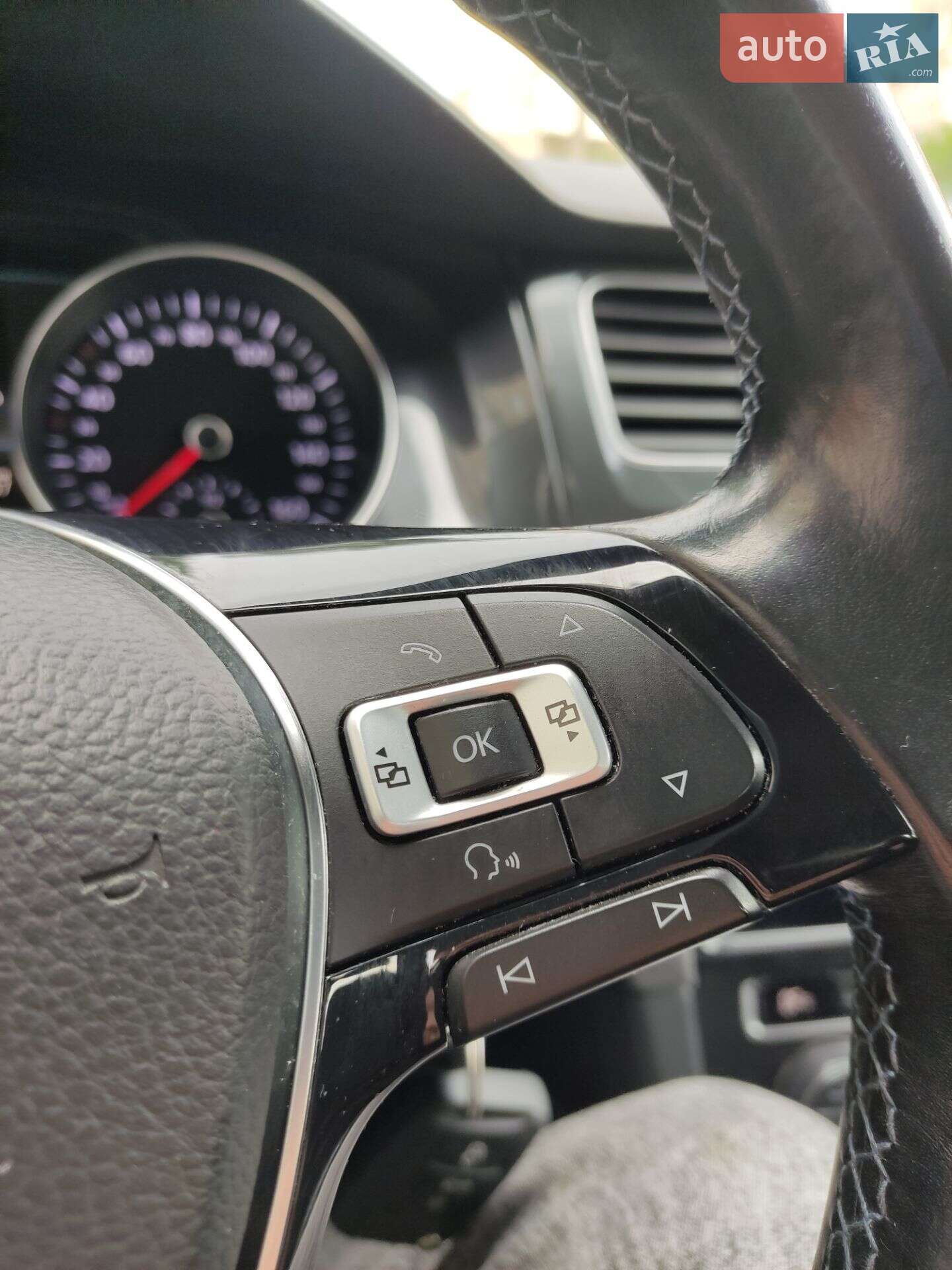 Volkswagen e-Golf 2017 VIN WVWZZZAUZJ8900710 фото оголошення 12 з 26