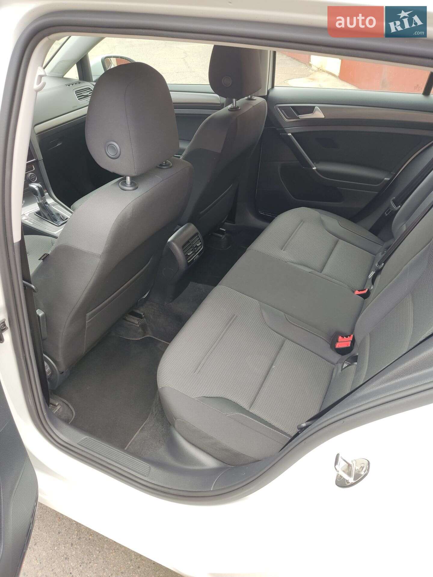 Volkswagen e-Golf 2017 VIN WVWZZZAUZJ8900710 фото оголошення 16 з 26