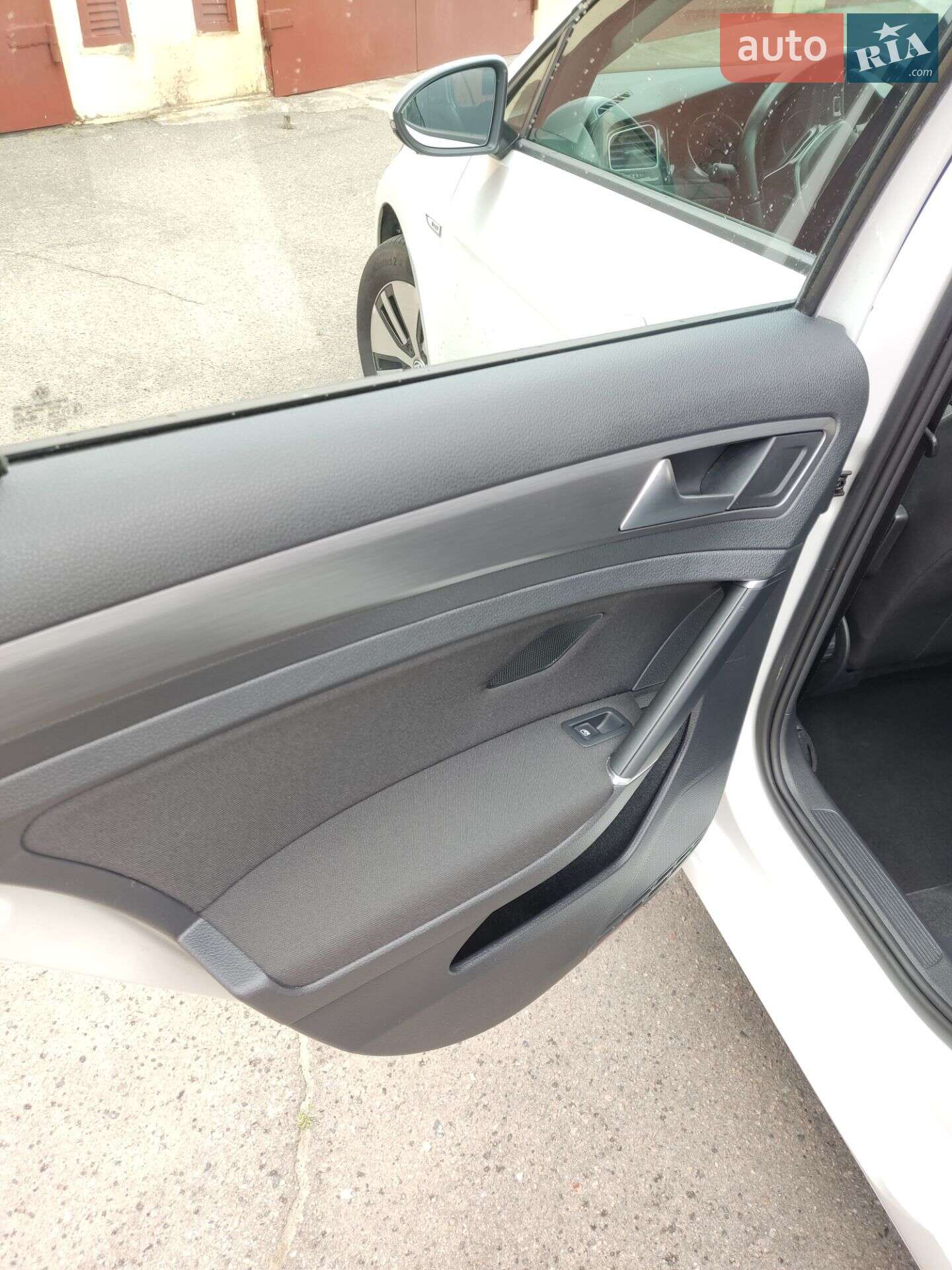 Volkswagen e-Golf 2017 VIN WVWZZZAUZJ8900710 фото оголошення 18 з 26