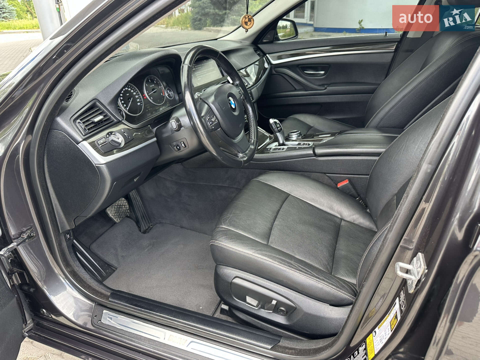 BMW 5 Series 2013 VIN WBAFV3C5XED684282 фото оголошення 6 з 15