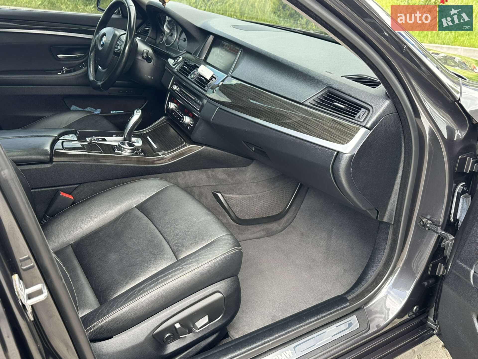BMW 5 Series 2013 VIN WBAFV3C5XED684282 фото оголошення 8 з 15