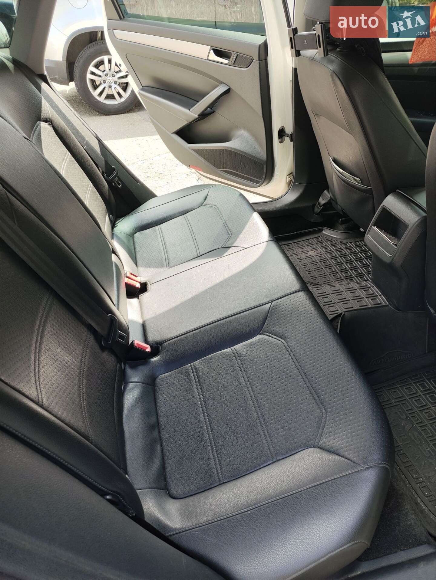 Volkswagen Passat 2014 VIN 1VWAT7A3XFC043102 фото оголошення 2 з 6