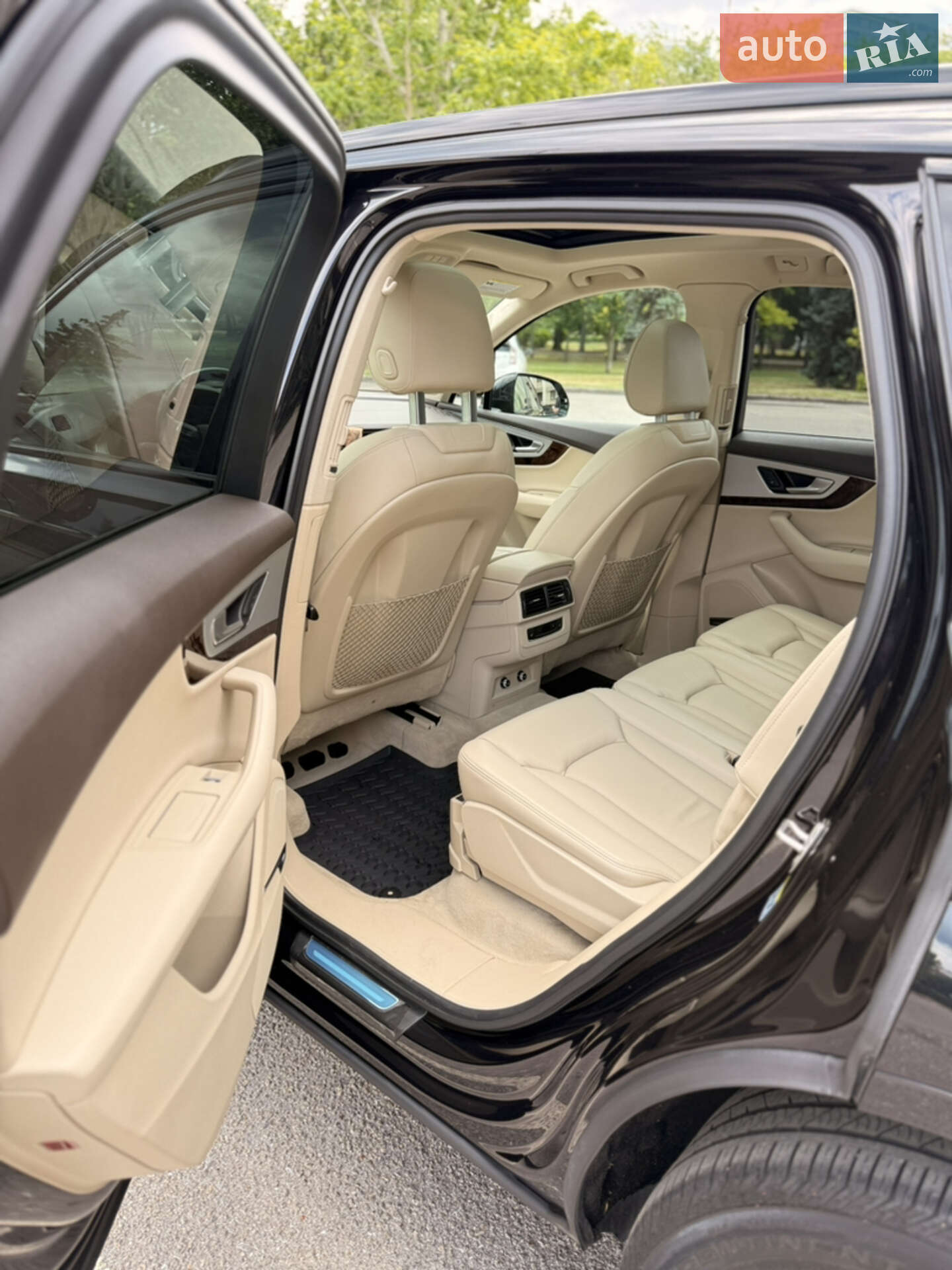 Audi Q7 2018 VIN WA1LHAF78KD025525 фото оголошення 10 з 31