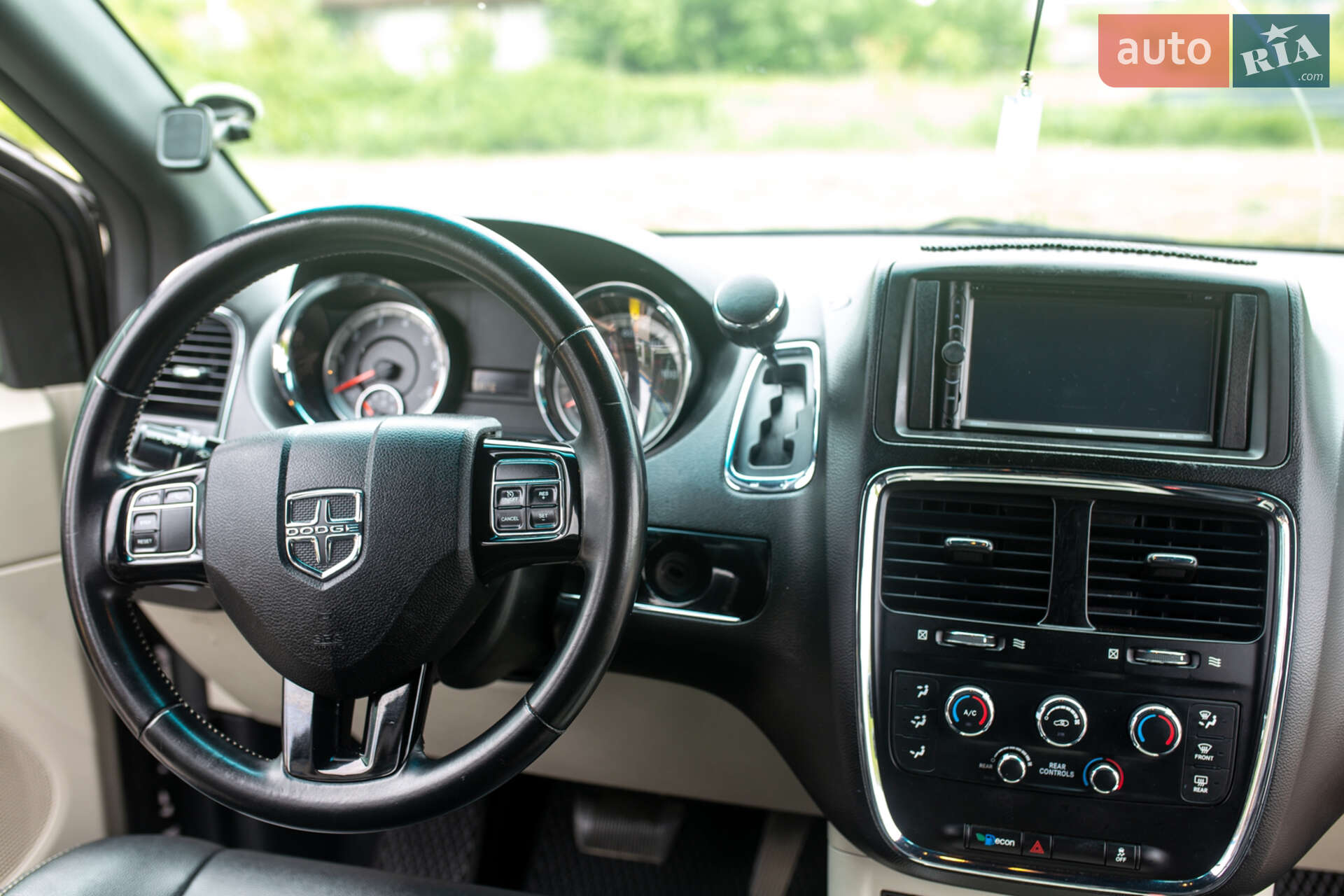 Dodge Grand Caravan 2017 VIN 2C4RDGCG8HR786578 фото оголошення 12 з 25