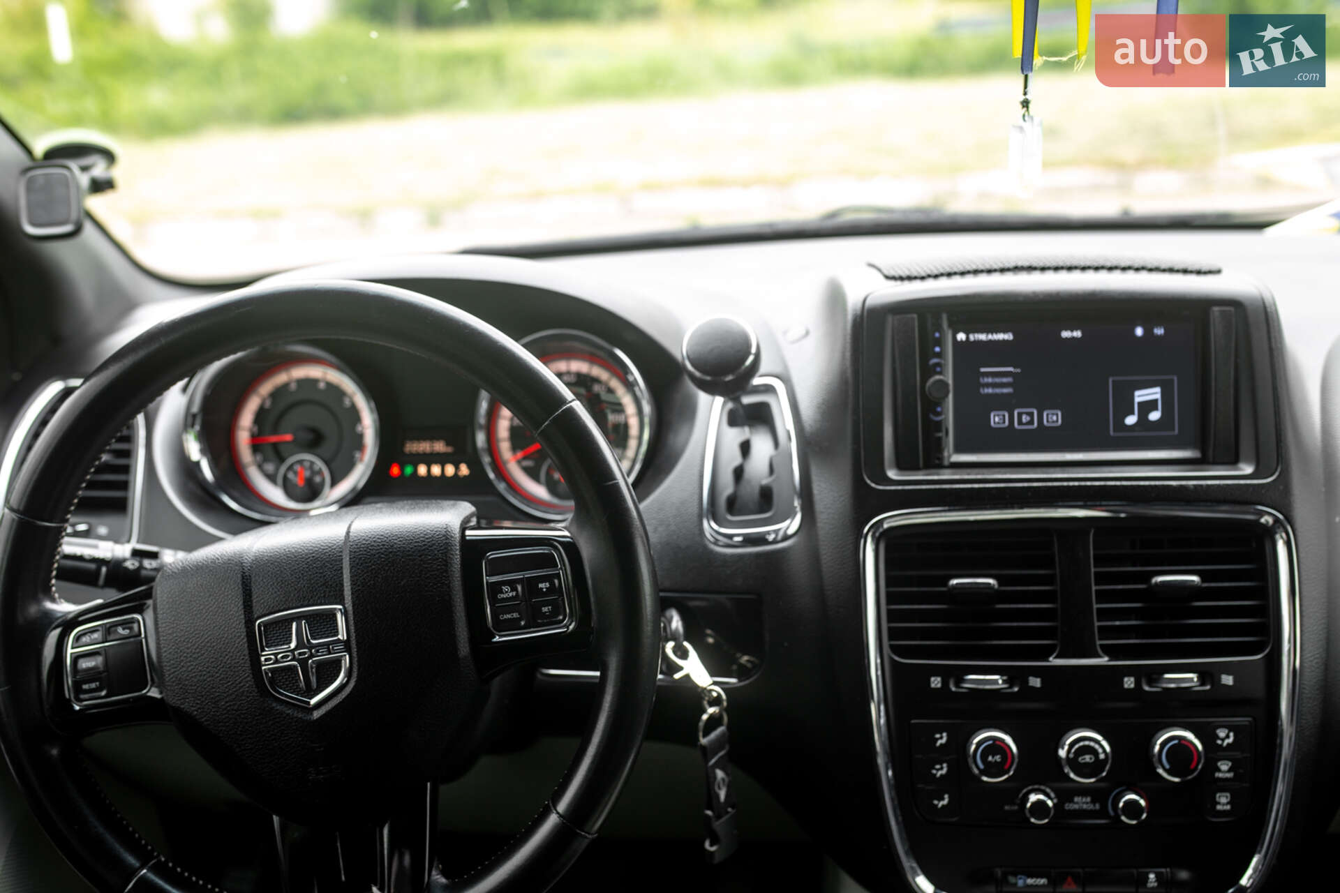 Dodge Grand Caravan 2017 VIN 2C4RDGCG8HR786578 фото оголошення 13 з 25