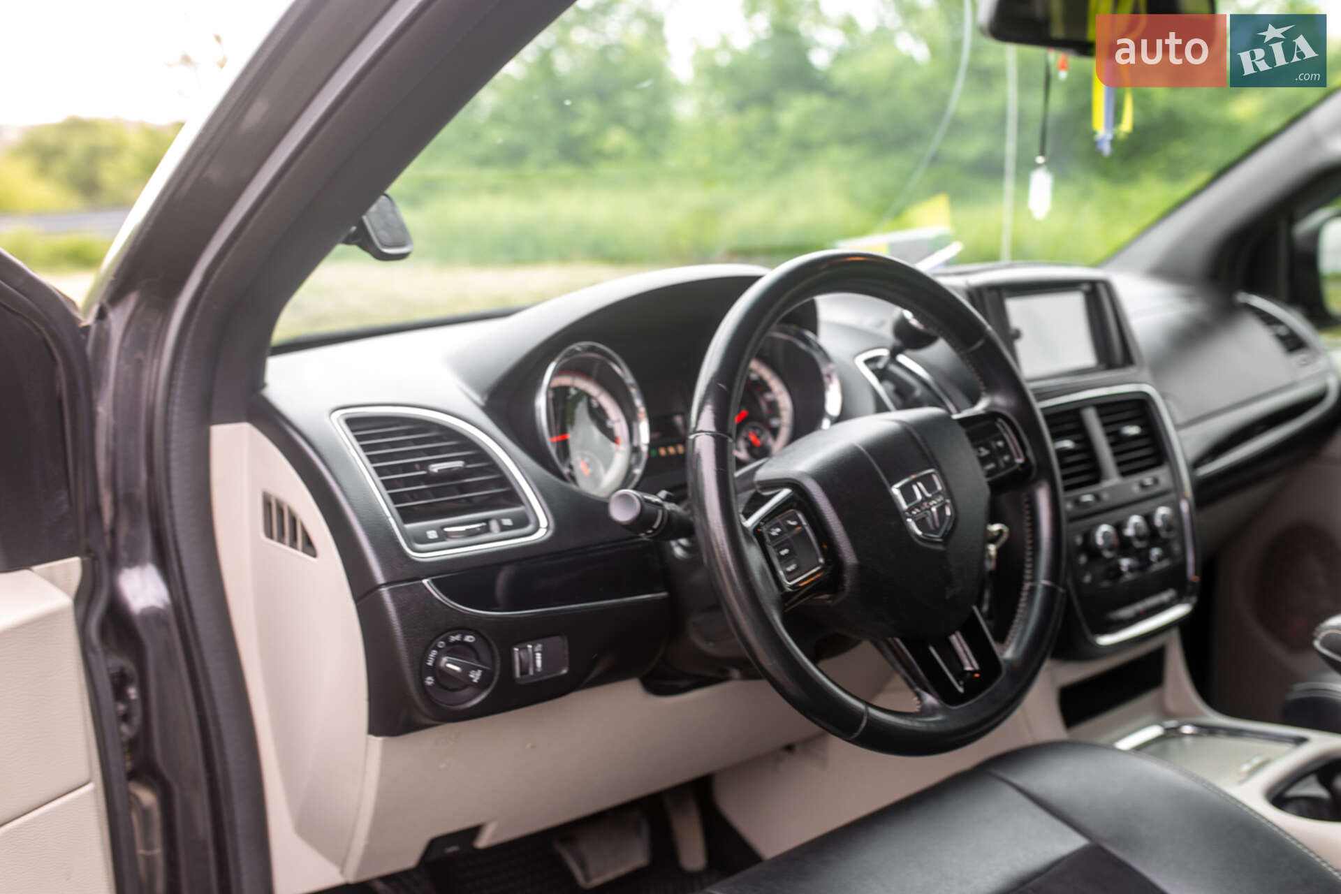 Dodge Grand Caravan 2017 VIN 2C4RDGCG8HR786578 фото оголошення 14 з 25