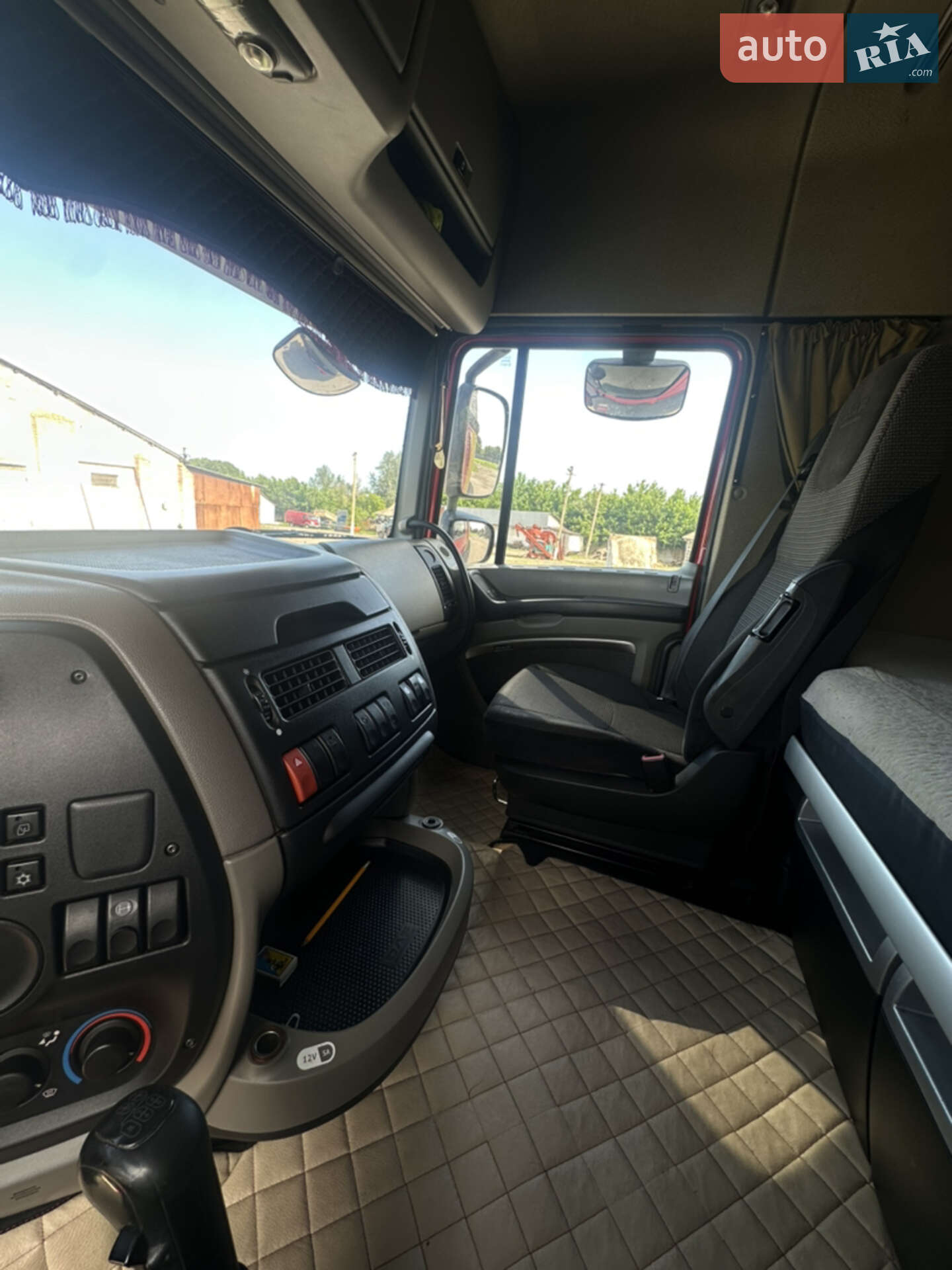 DAF XF 105 2013 VIN XLRTE47MS0E972374 фото оголошення 2 з 14