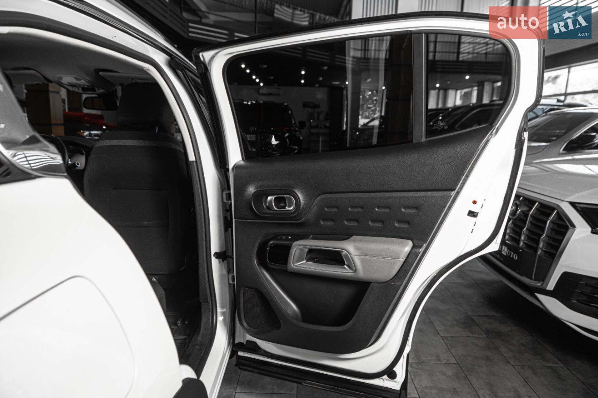 Citroen C5 Aircross 2019 VIN VR7AJEHZNKL111819 фото оголошення 25 з 59