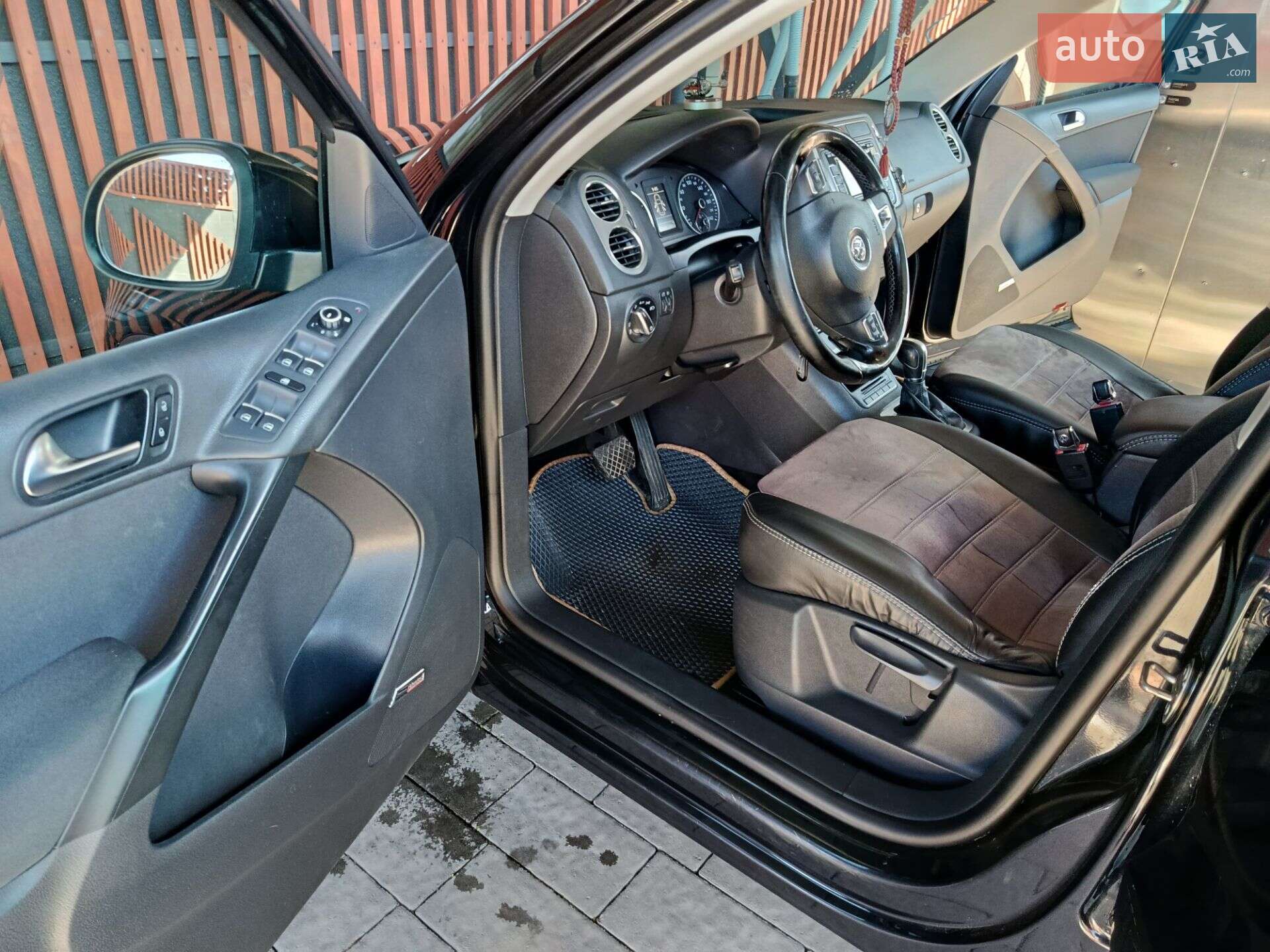 Volkswagen Tiguan 2010 VIN WVGZZZ5NZBW040915 фото оголошення 11 з 24