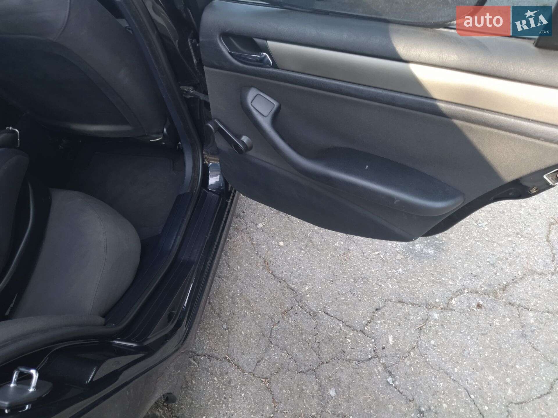 BMW 3 Series 2003 VIN WBAEU510X0CJ09227 фото оголошення 9 з 15