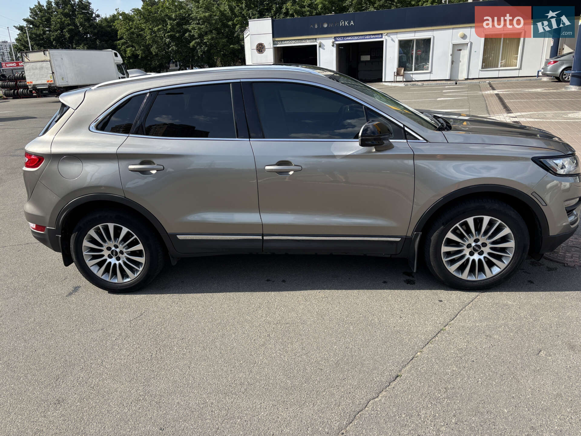 Lincoln MKC 2017 VIN 5LMCJ3D93HUL51549 фото оголошення 6 з 18