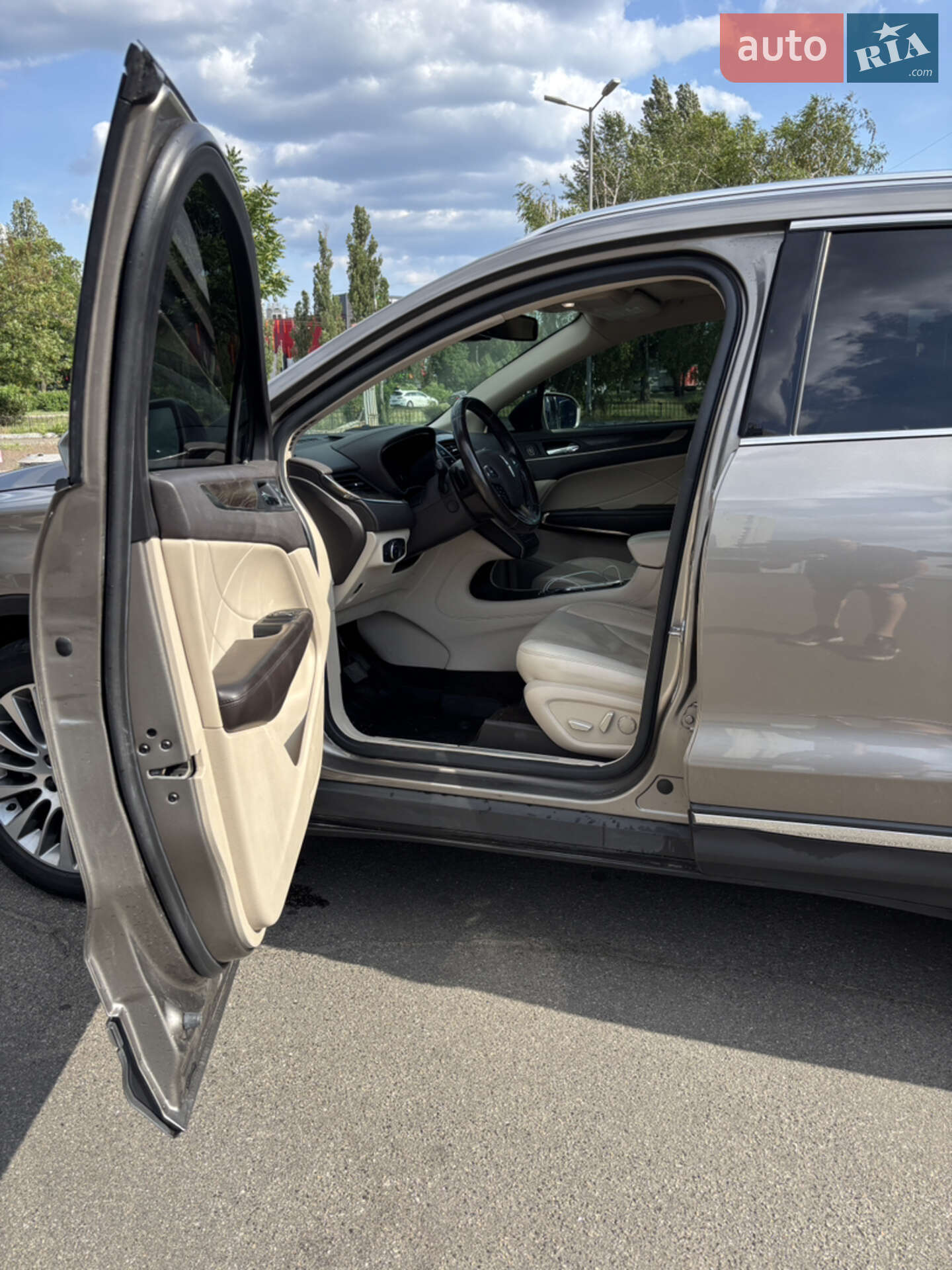 Lincoln MKC 2017 VIN 5LMCJ3D93HUL51549 фото оголошення 7 з 18