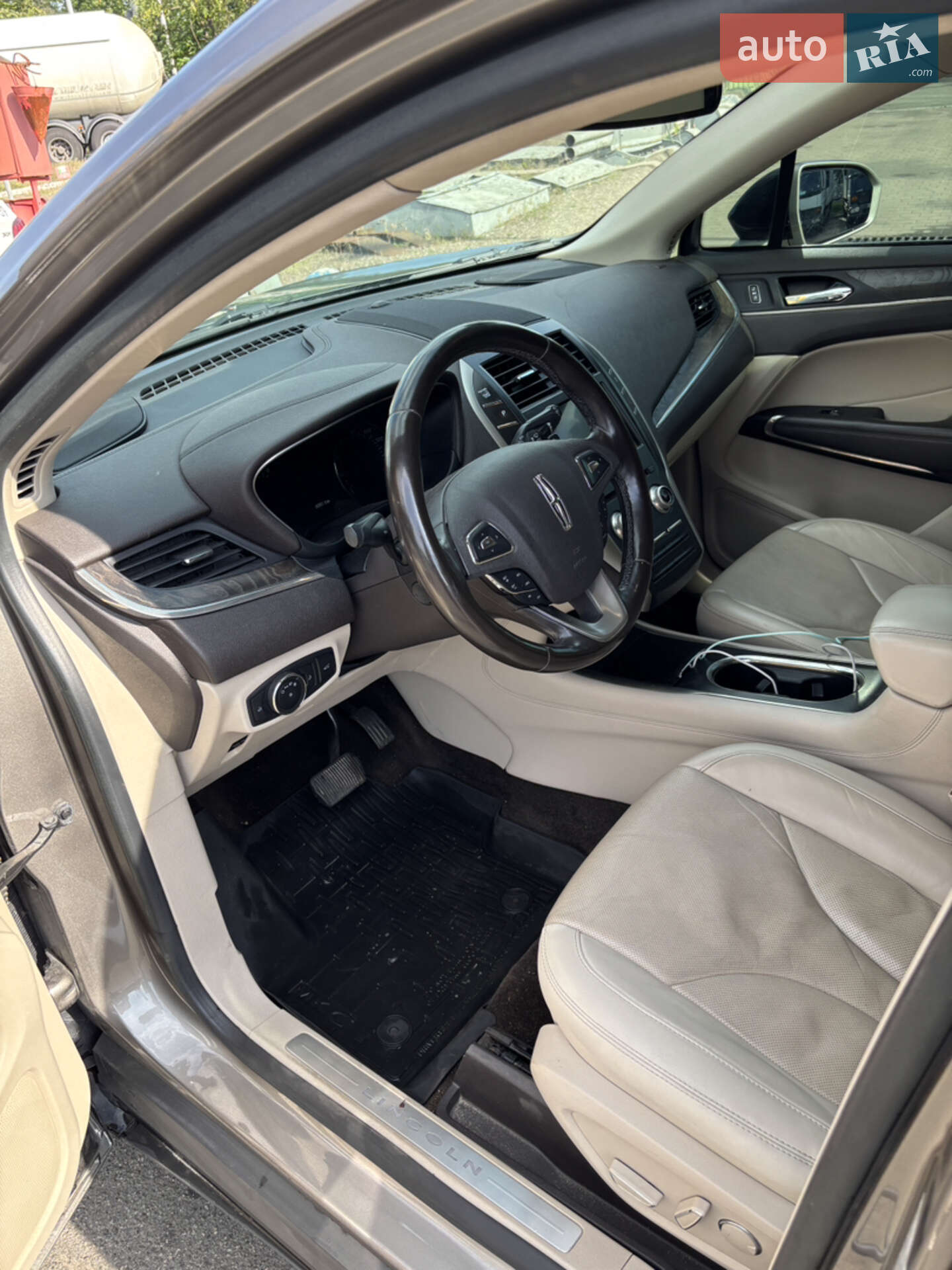 Lincoln MKC 2017 VIN 5LMCJ3D93HUL51549 фото оголошення 9 з 18