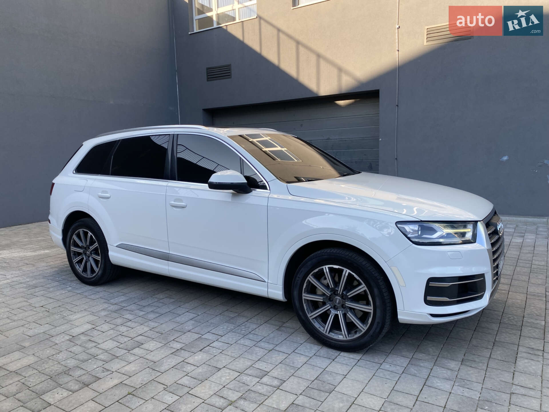 Audi Q7 2016 VIN WA1LAAF71HD026478 фото оголошення 5 з 25