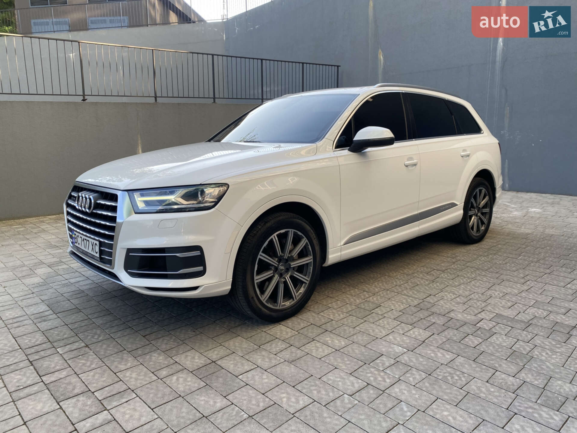 Audi Q7 2016 VIN WA1LAAF71HD026478 фото оголошення 6 з 25