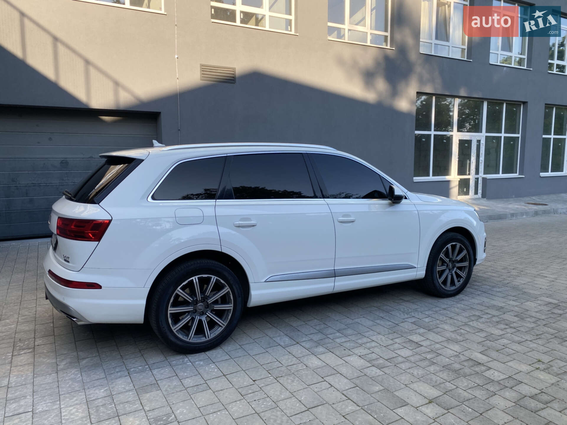 Audi Q7 2016 VIN WA1LAAF71HD026478 фото оголошення 10 з 25