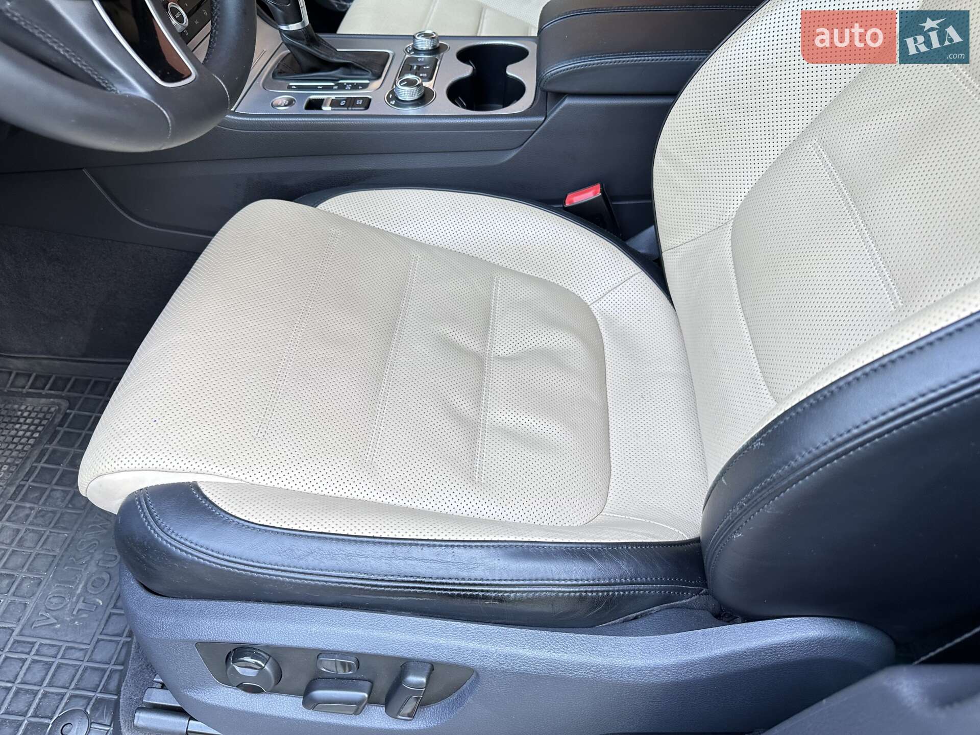 Volkswagen Touareg 2017 VIN WVGZZZ7PZHD036411 фото оголошення 38 з 53