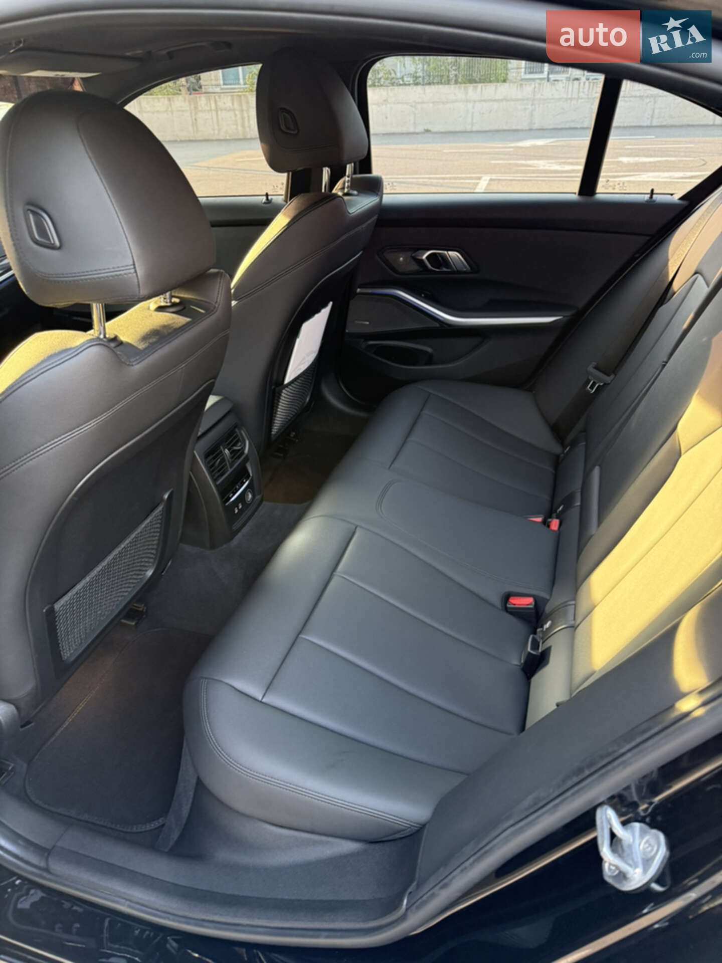 BMW 3 Series 2018 VIN WBA5R7C56KAE82627 фото оголошення 11 з 17