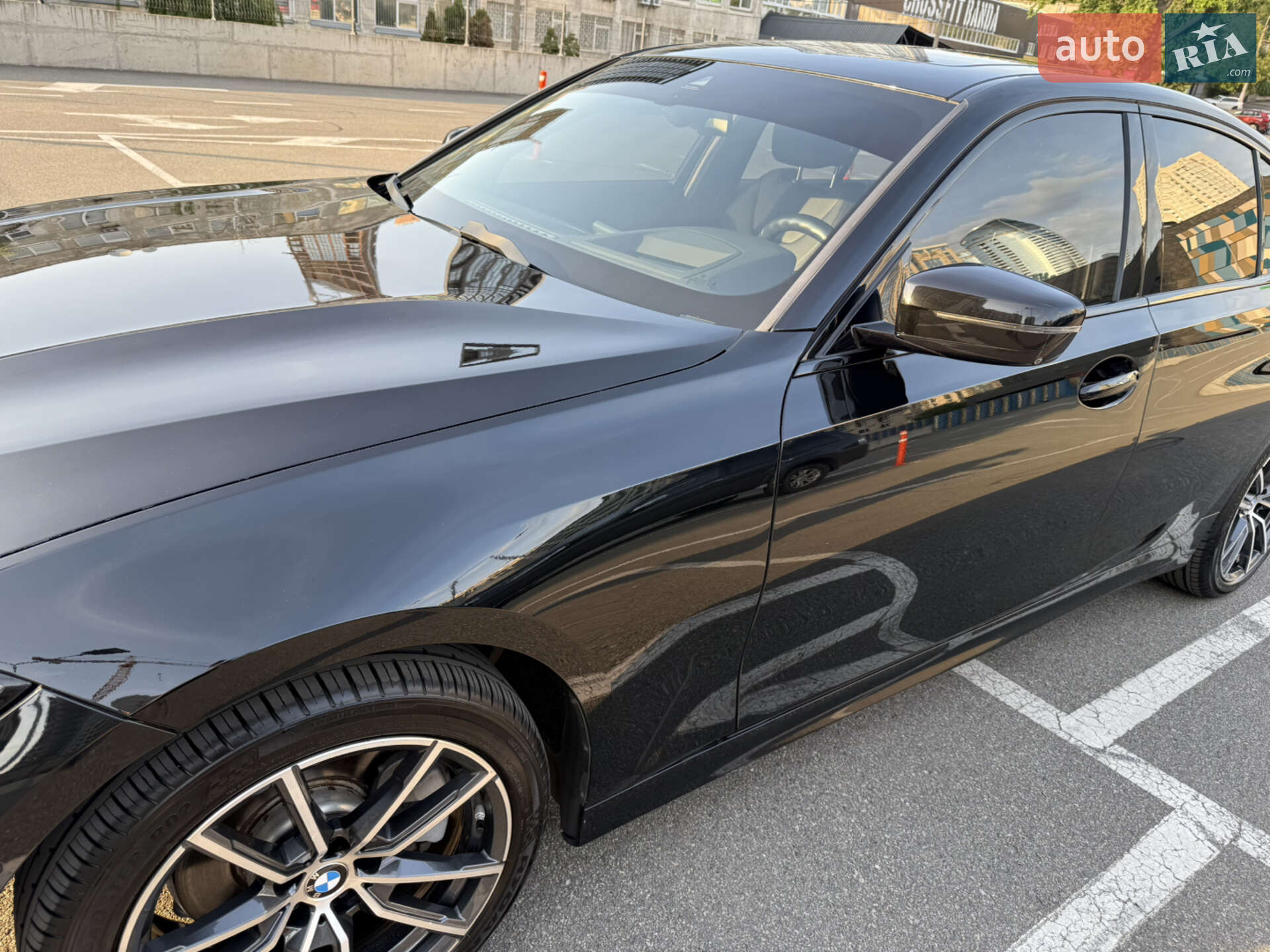 BMW 3 Series 2018 VIN WBA5R7C56KAE82627 фото оголошення 2 з 17
