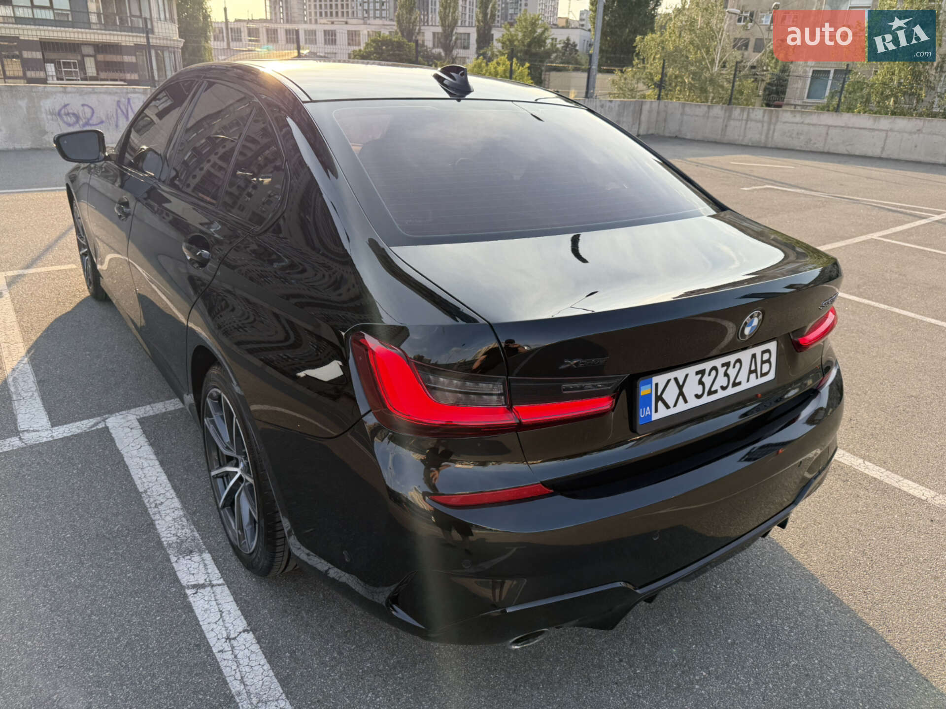 BMW 3 Series 2018 VIN WBA5R7C56KAE82627 фото оголошення 5 з 17
