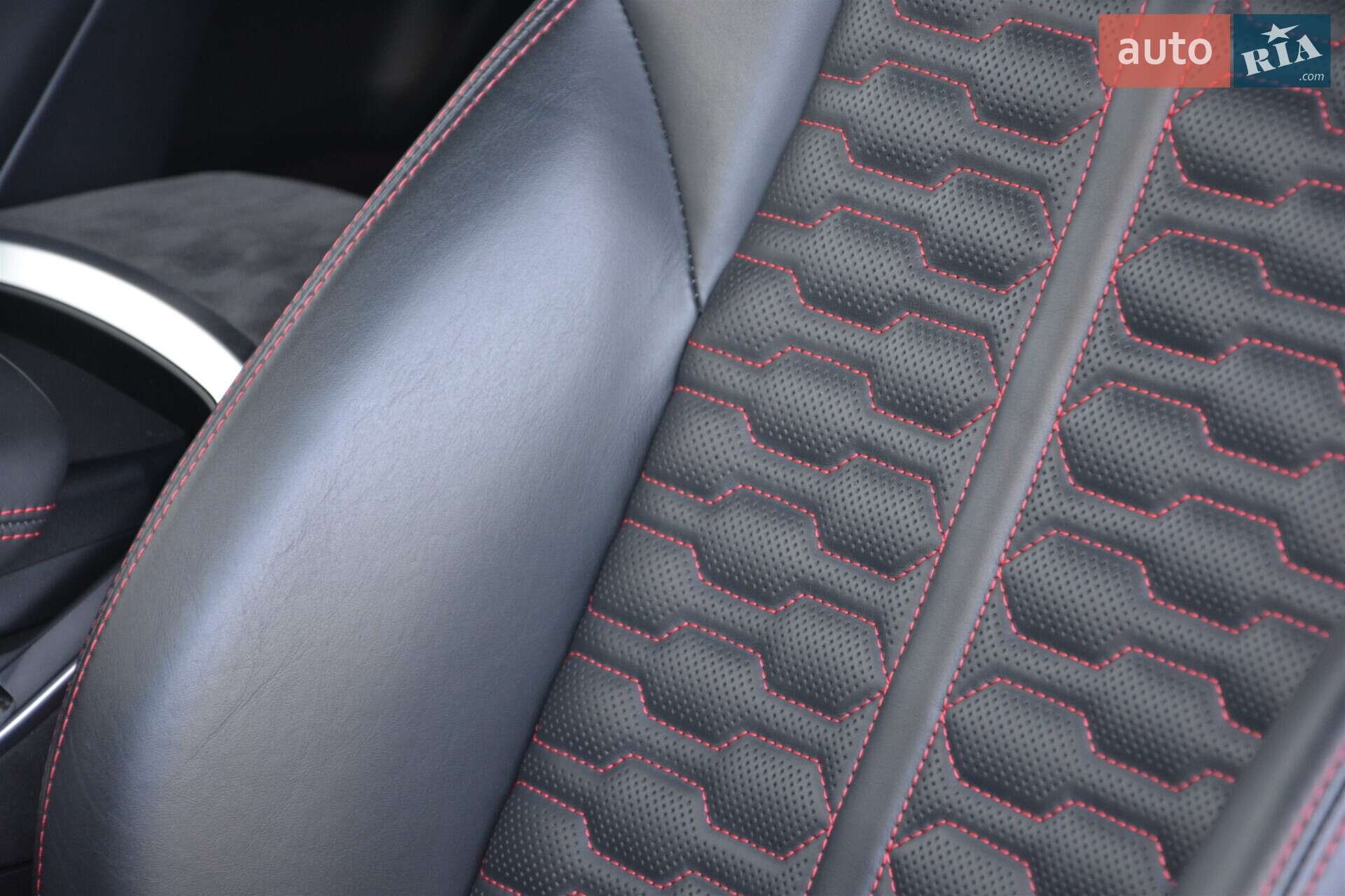 Audi RS Q8 2021 VIN WUAZZZF1XMD031100 фото оголошення 6 з 8