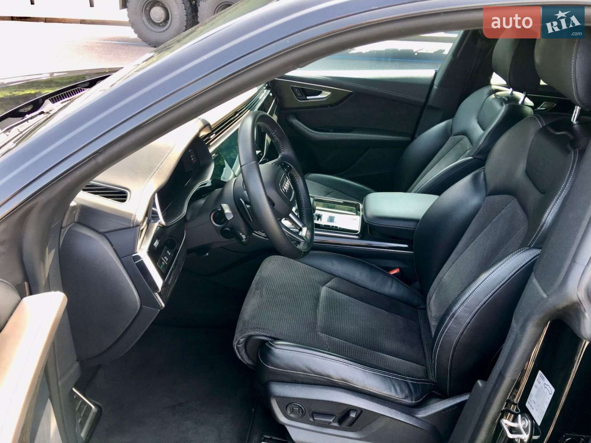 Audi Q8 2018 VIN WAUZZZF14KD004904 фото оголошення 7 з 24
