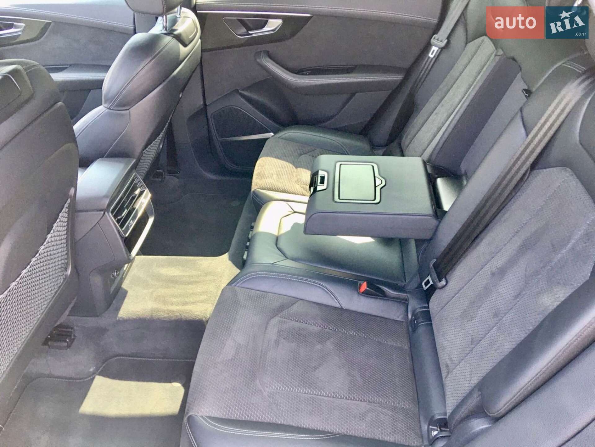 Audi Q8 2018 VIN WAUZZZF14KD004904 фото оголошення 19 з 24