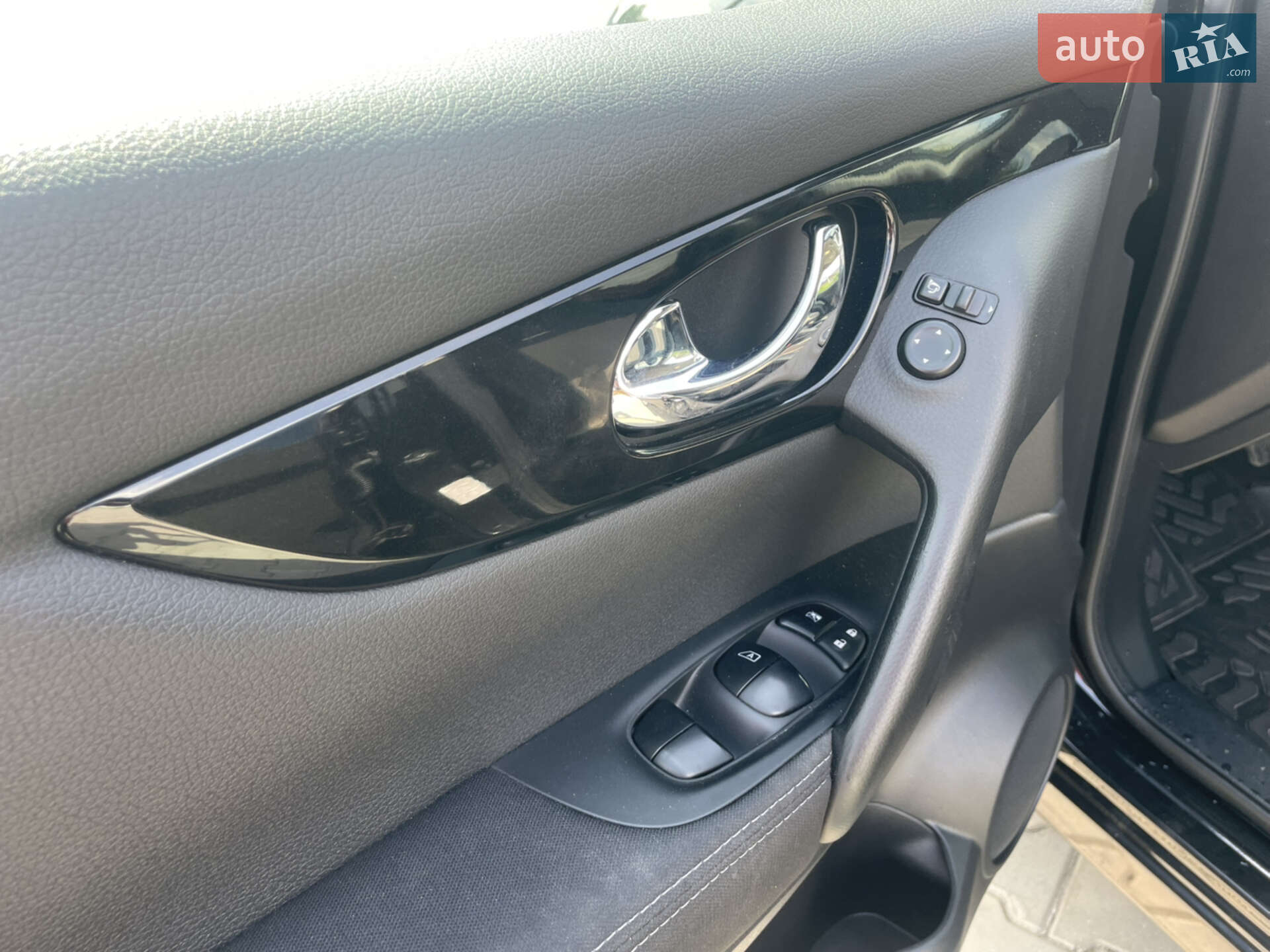 Nissan Qashqai 2015 VIN SJNFEAJ11U1447893 фото оголошення 18 з 42