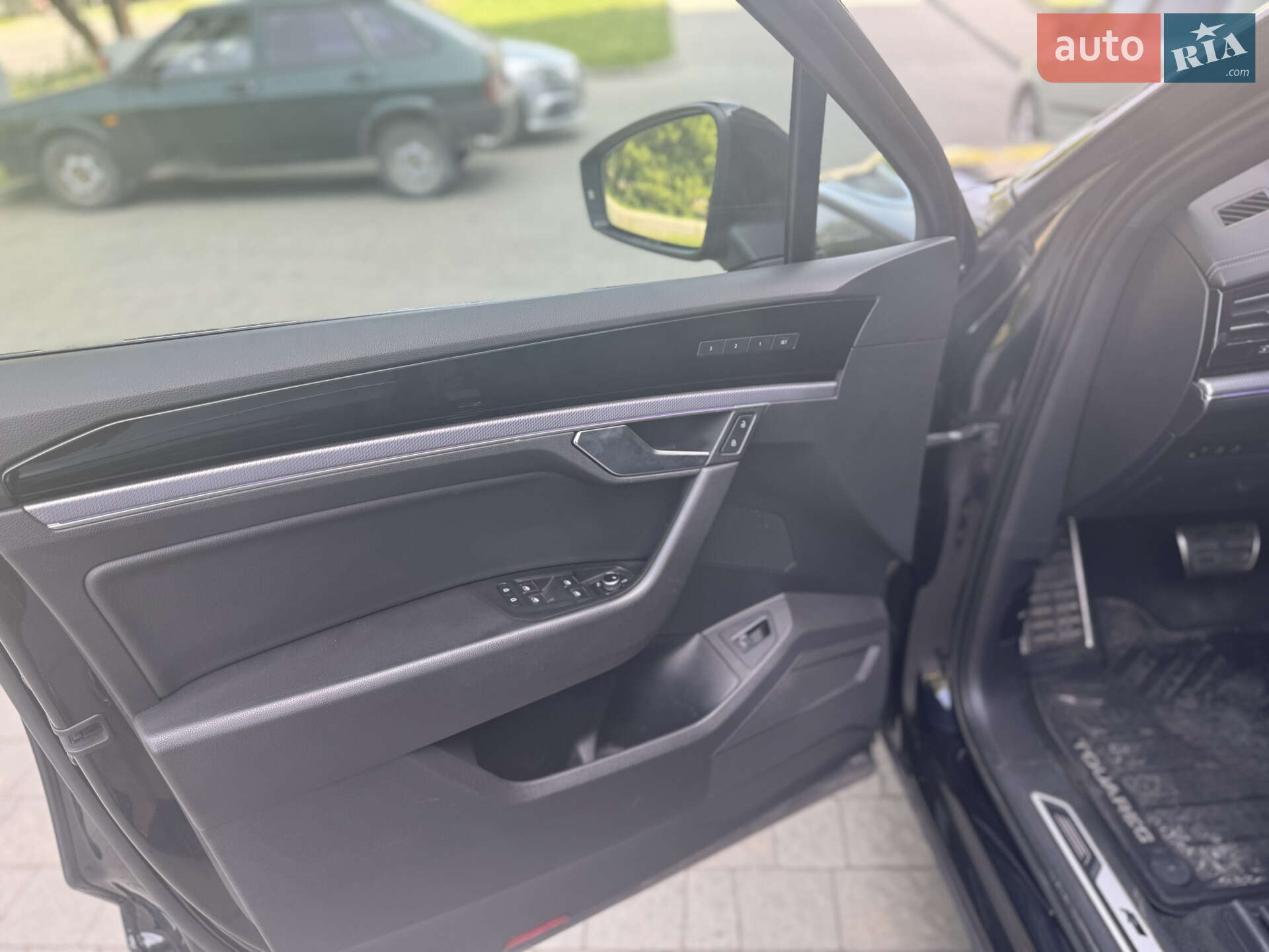 Volkswagen Touareg 2019 VIN WVGZZZCRZKD026692 фото оголошення 12 з 17