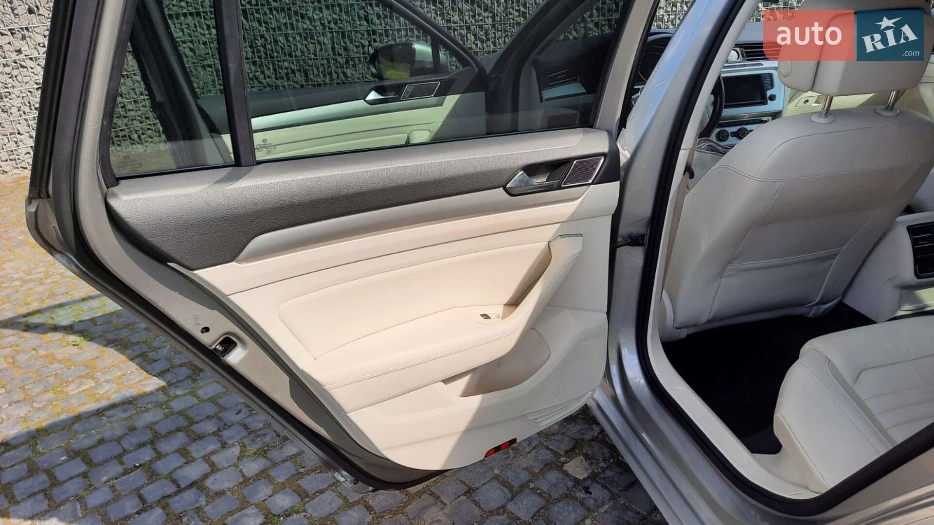 Volkswagen Passat 2015 VIN WVWZZZ3CZGE063115 фото оголошення 17 з 48
