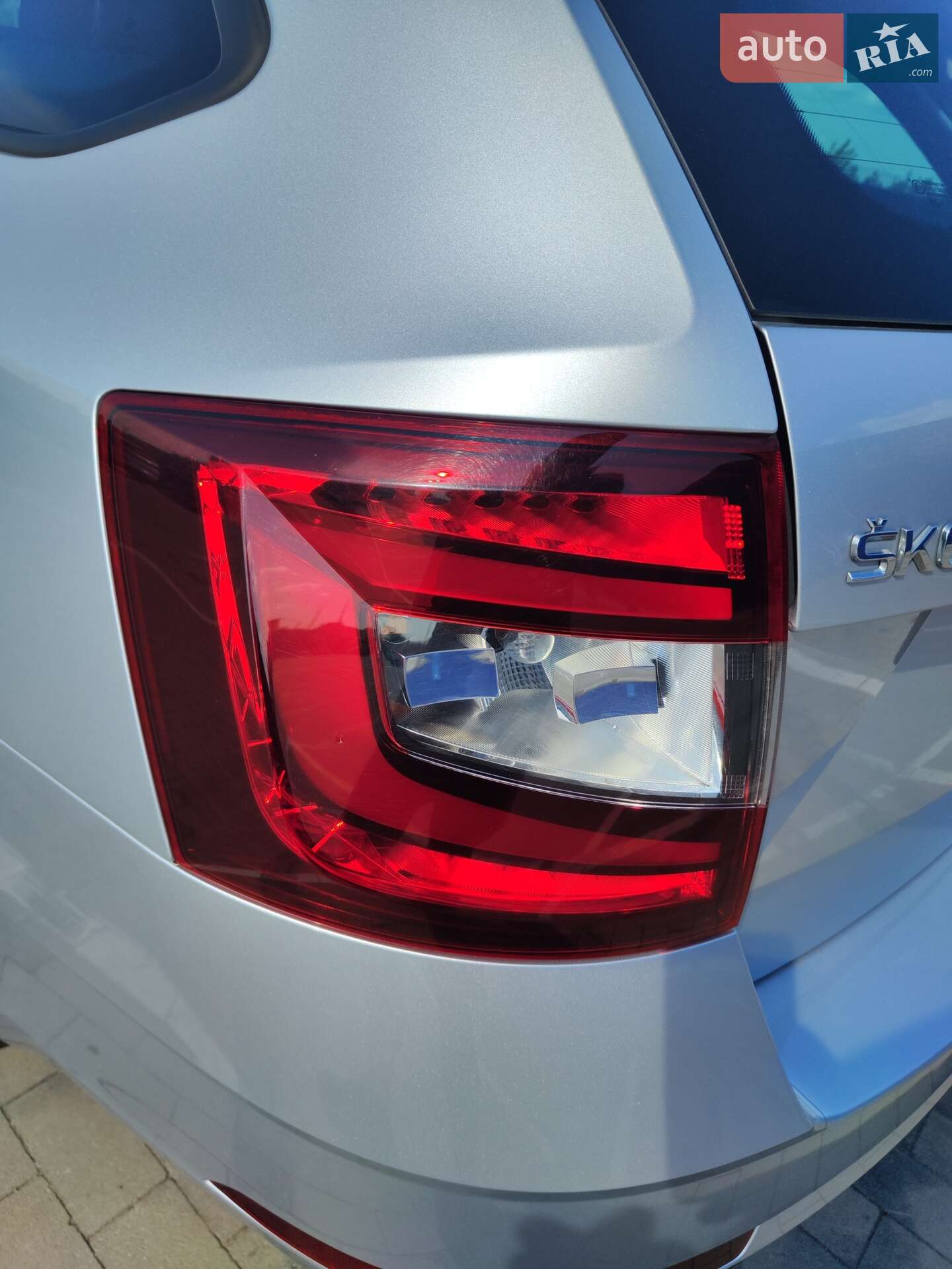 Skoda Octavia 2017 VIN TMBJJ7NE0J0026808 фото оголошення 4 з 37
