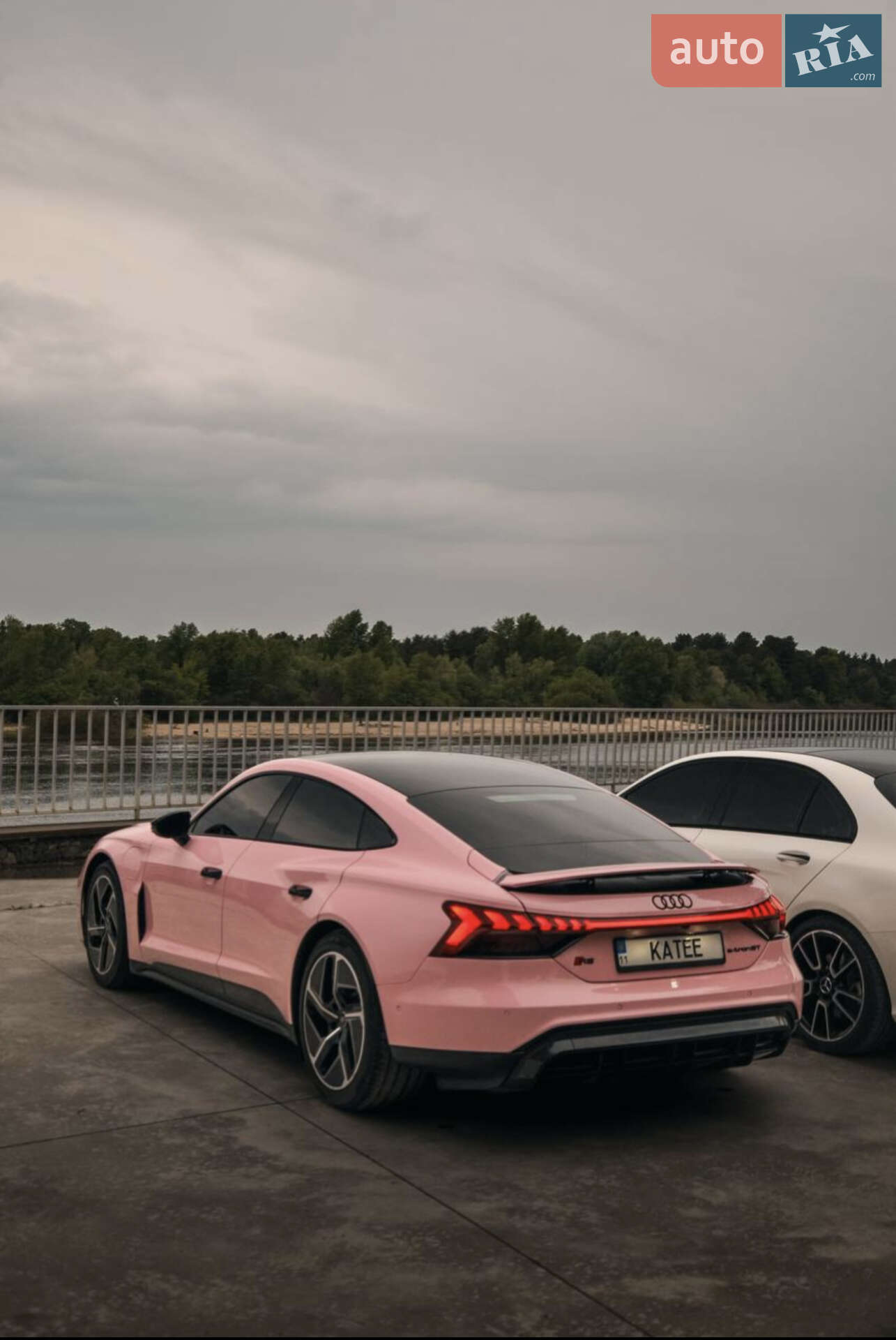 Audi RS e-tron GT 2022 VIN WAUBHBFW3P7900933 фото оголошення 2 з 27