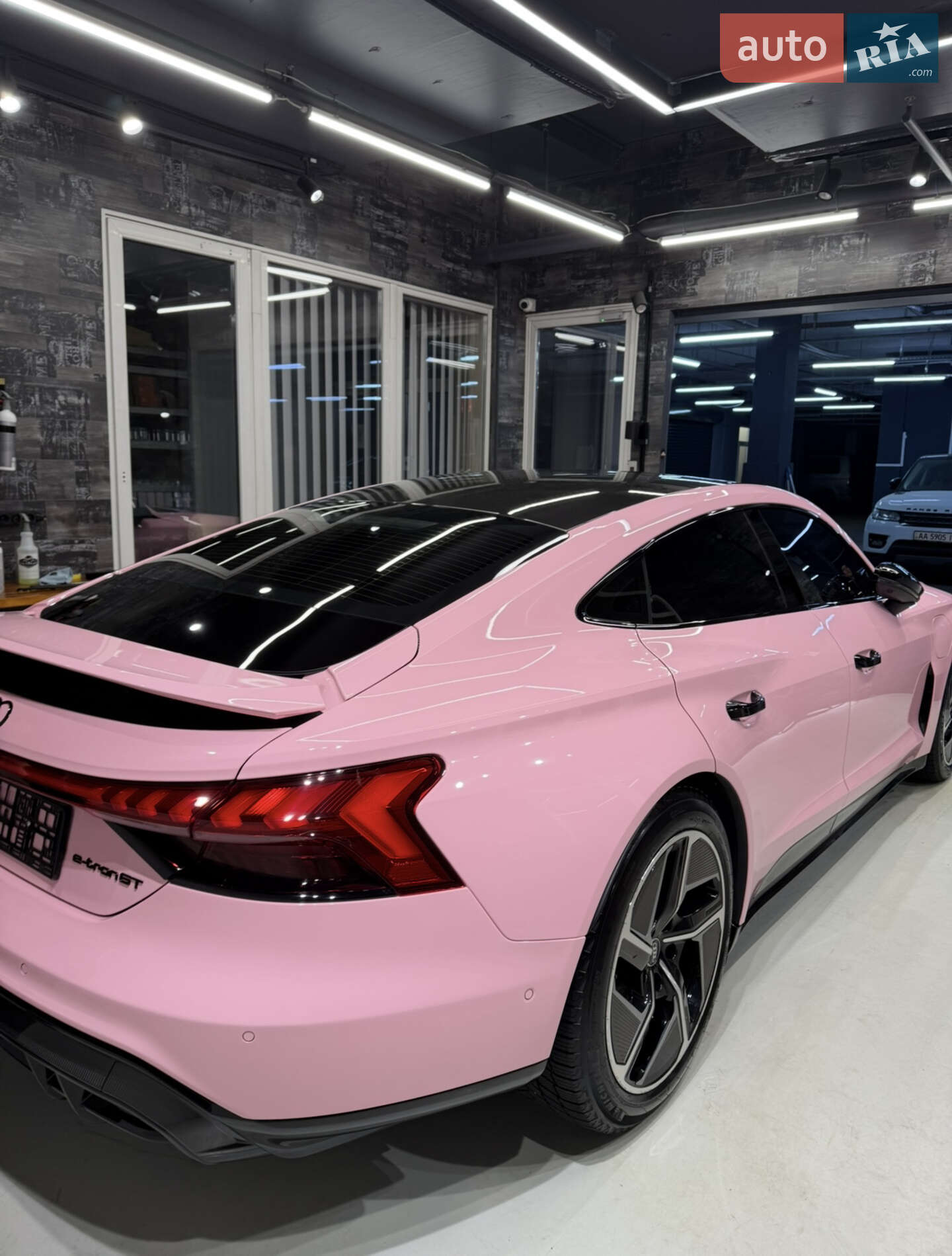 Audi RS e-tron GT 2022 VIN WAUBHBFW3P7900933 фото оголошення 13 з 27