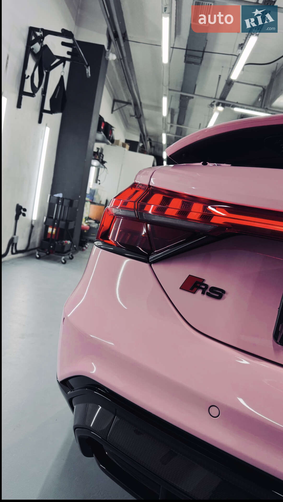 Audi RS e-tron GT 2022 VIN WAUBHBFW3P7900933 фото оголошення 19 з 27