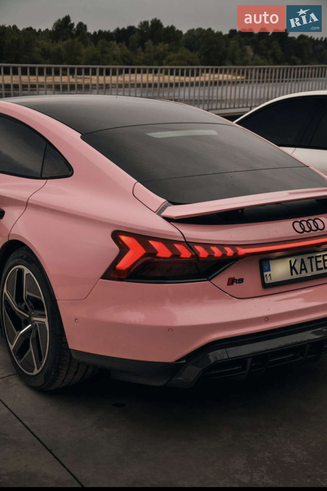 Audi RS e-tron GT 2022 VIN WAUBHBFW3P7900933 фото оголошення 21 з 27