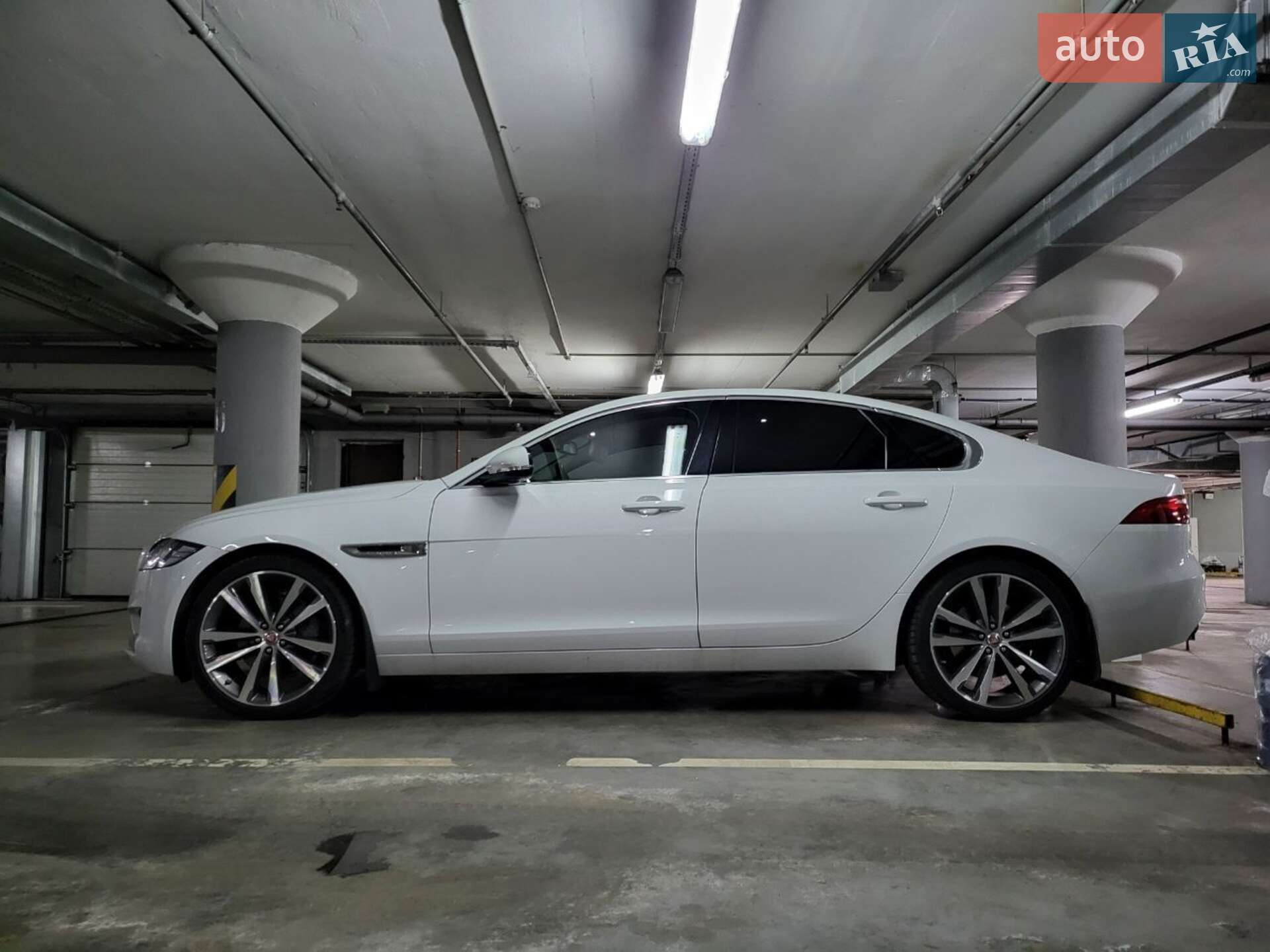 Jaguar XF 2016 VIN SAJBB4BN4HCY38692 фото оголошення 2 з 24