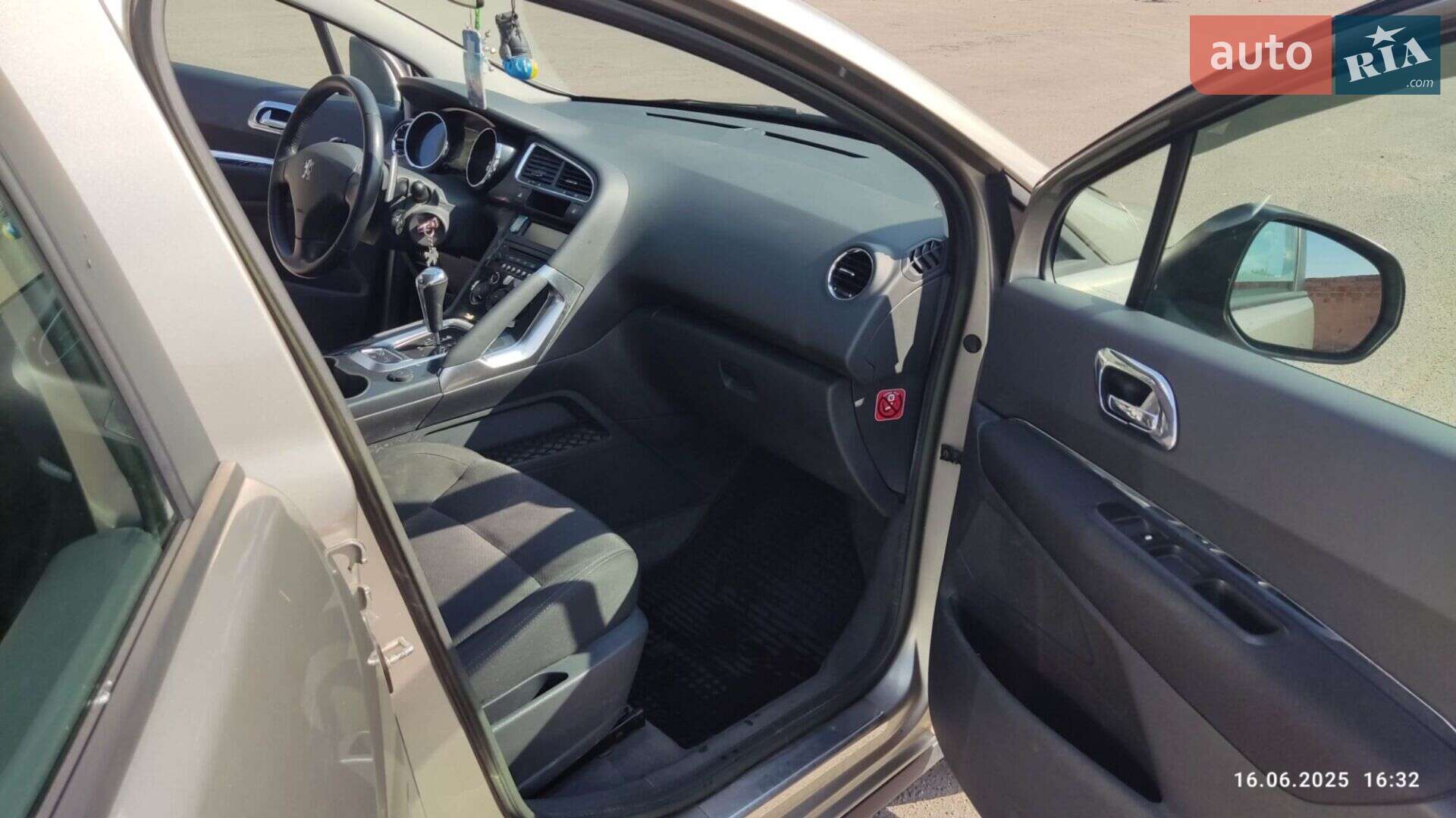 Peugeot 3008 2011 VIN VF30U9HR8BS283226 фото оголошення 2 з 12