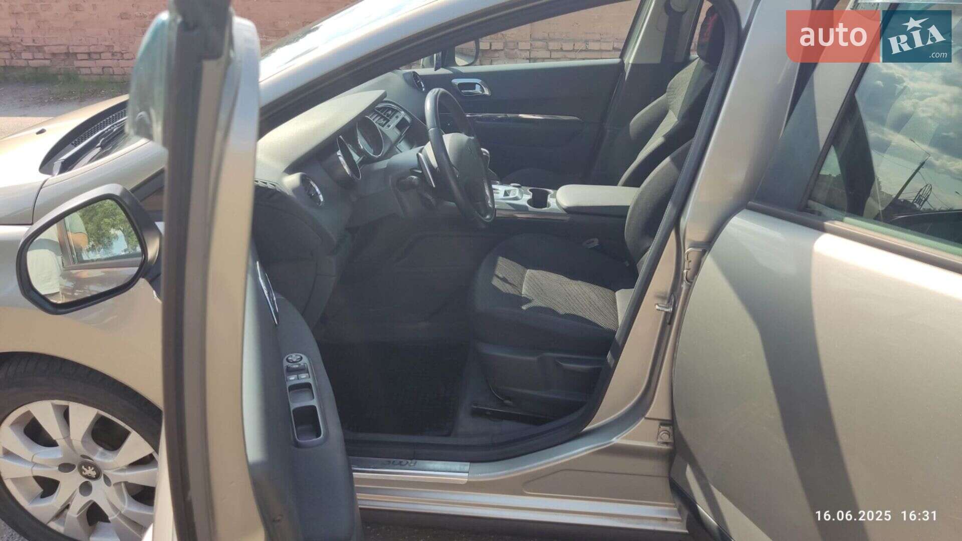 Peugeot 3008 2011 VIN VF30U9HR8BS283226 фото оголошення 3 з 12