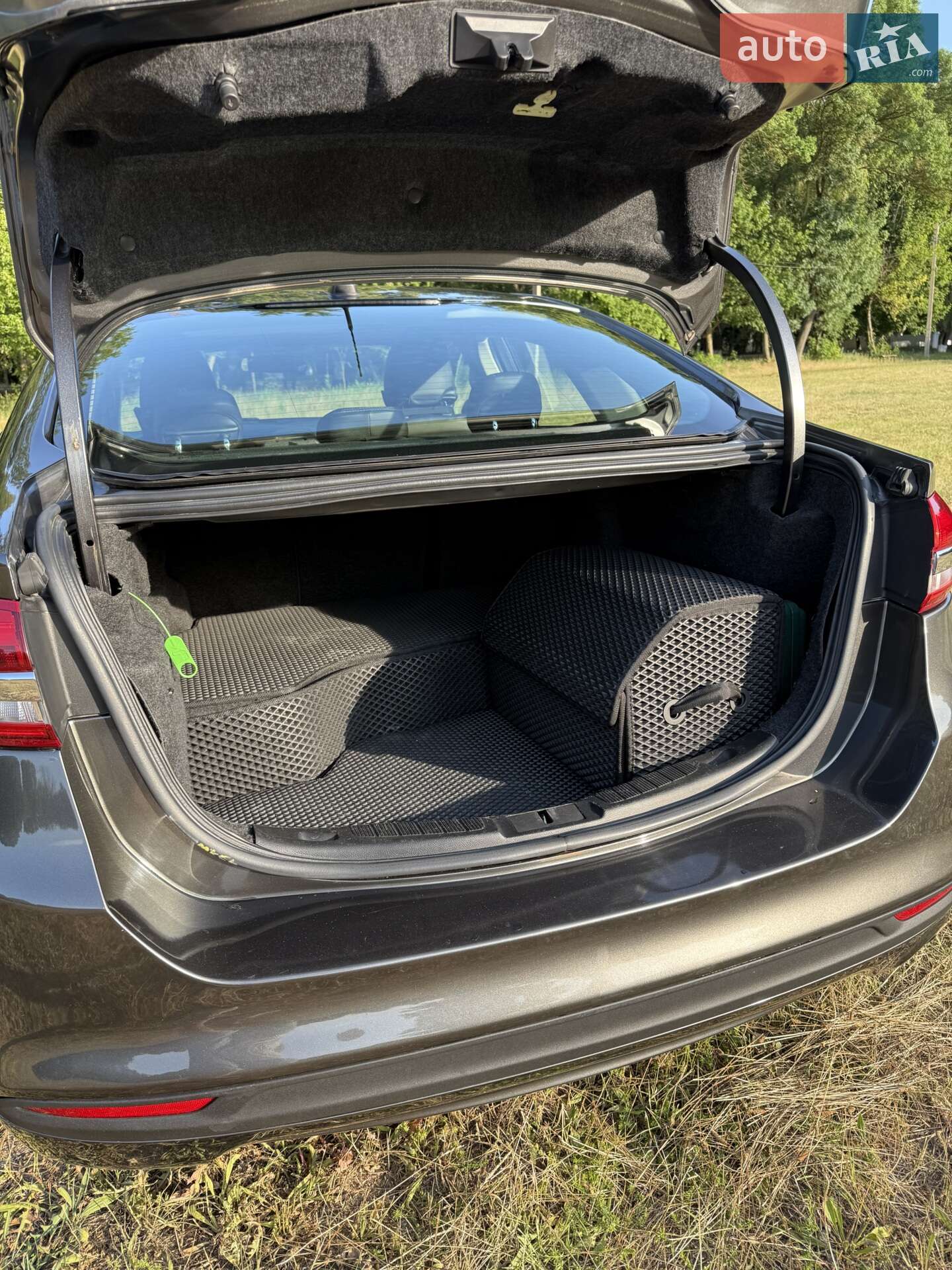 Ford Fusion 2018 VIN 3FA6P0LU9JR170370 фото оголошення 16 з 27