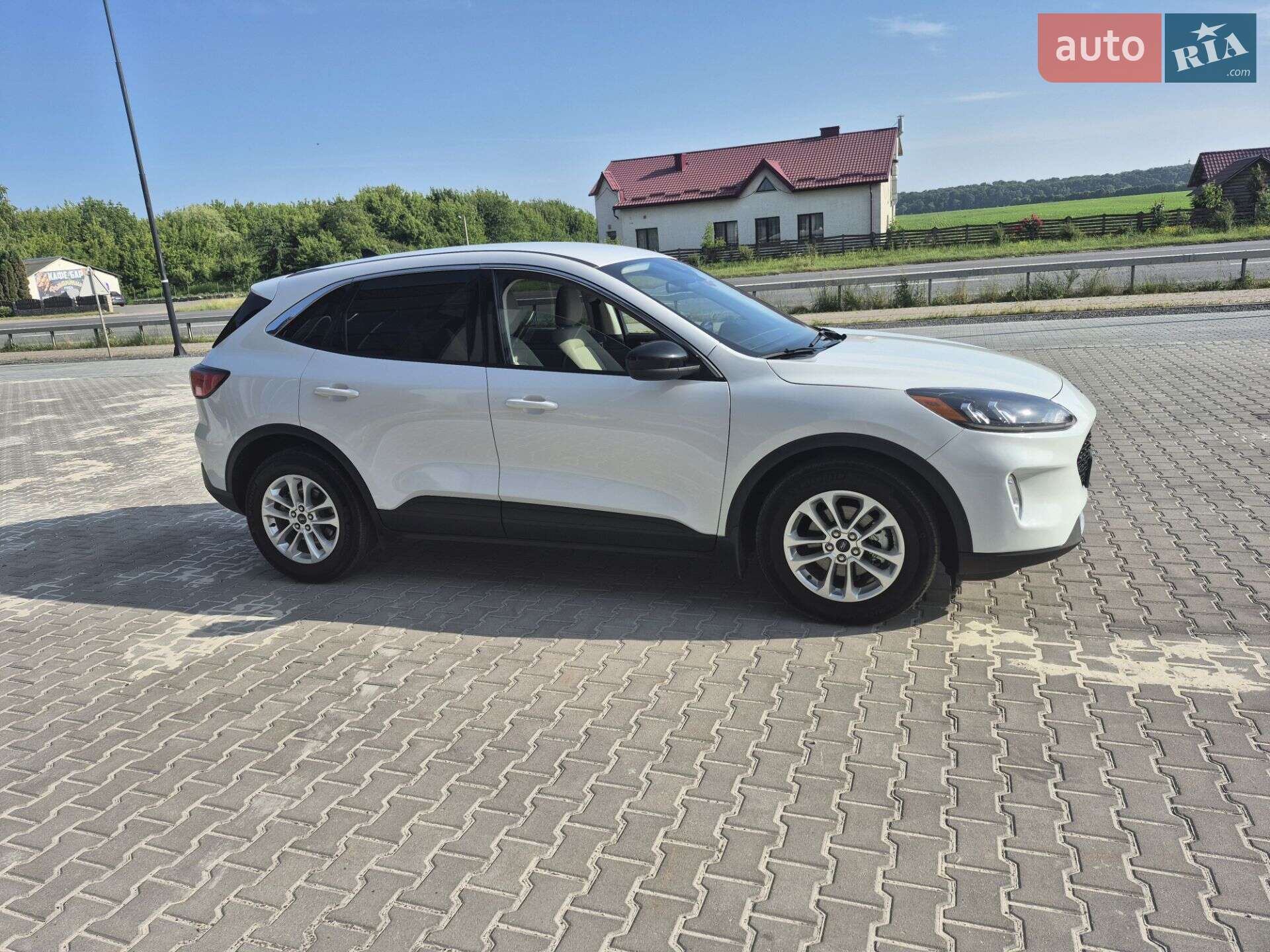 Ford Escape 2022 VIN 1FMCU0BZ5NUA27882 фото оголошення 4 з 20