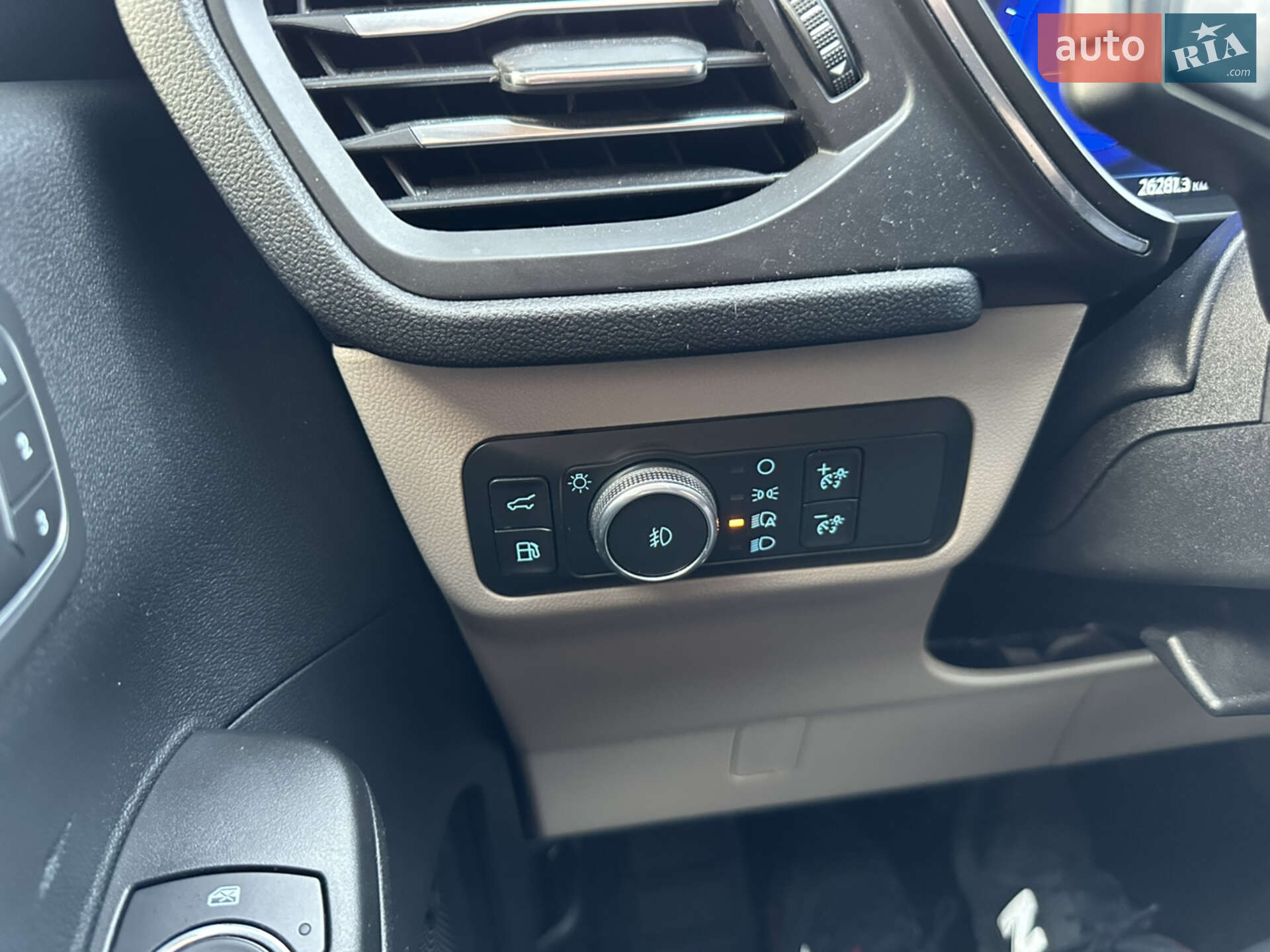 Ford Escape 2019 VIN 1FMCU0DZ5LUA39590 фото оголошення 40 з 61